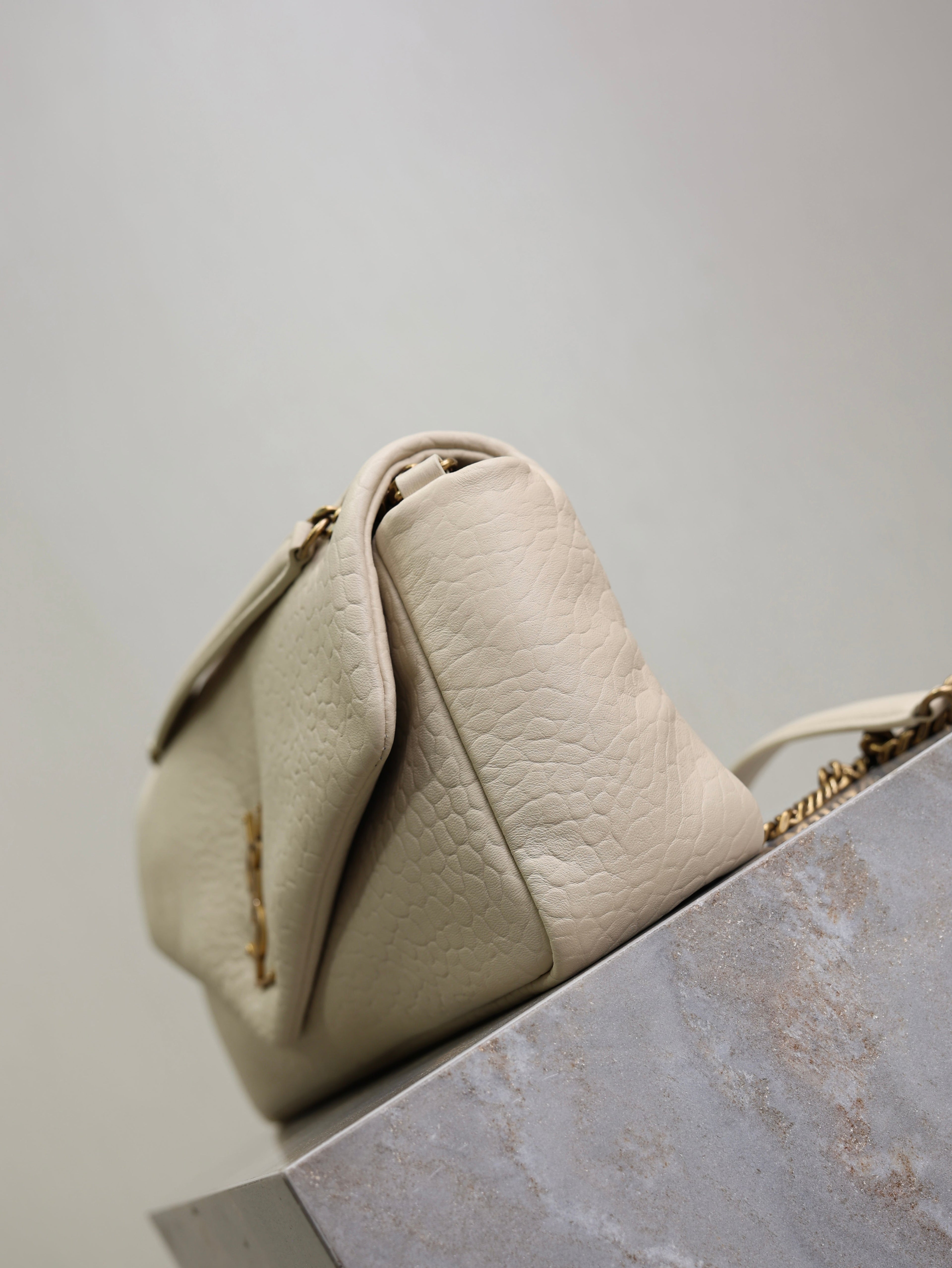 YSL 25S CALYPSO 30 IN IVORY GRAINED CALFSKIN GOLD HARDWARE