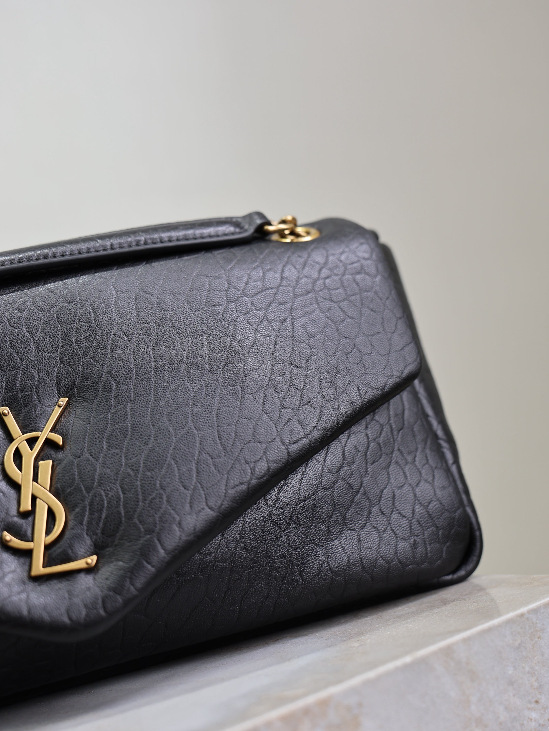 YSL 25S CALYPSO 30 IN BLACK GRAINED CALFSKIN GOLD HARDWARE