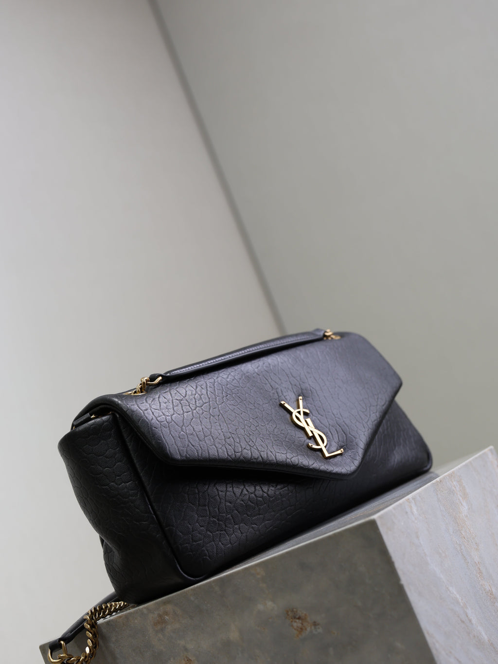 YSL 25S CALYPSO 30 IN BLACK GRAINED CALFSKIN GOLD HARDWARE