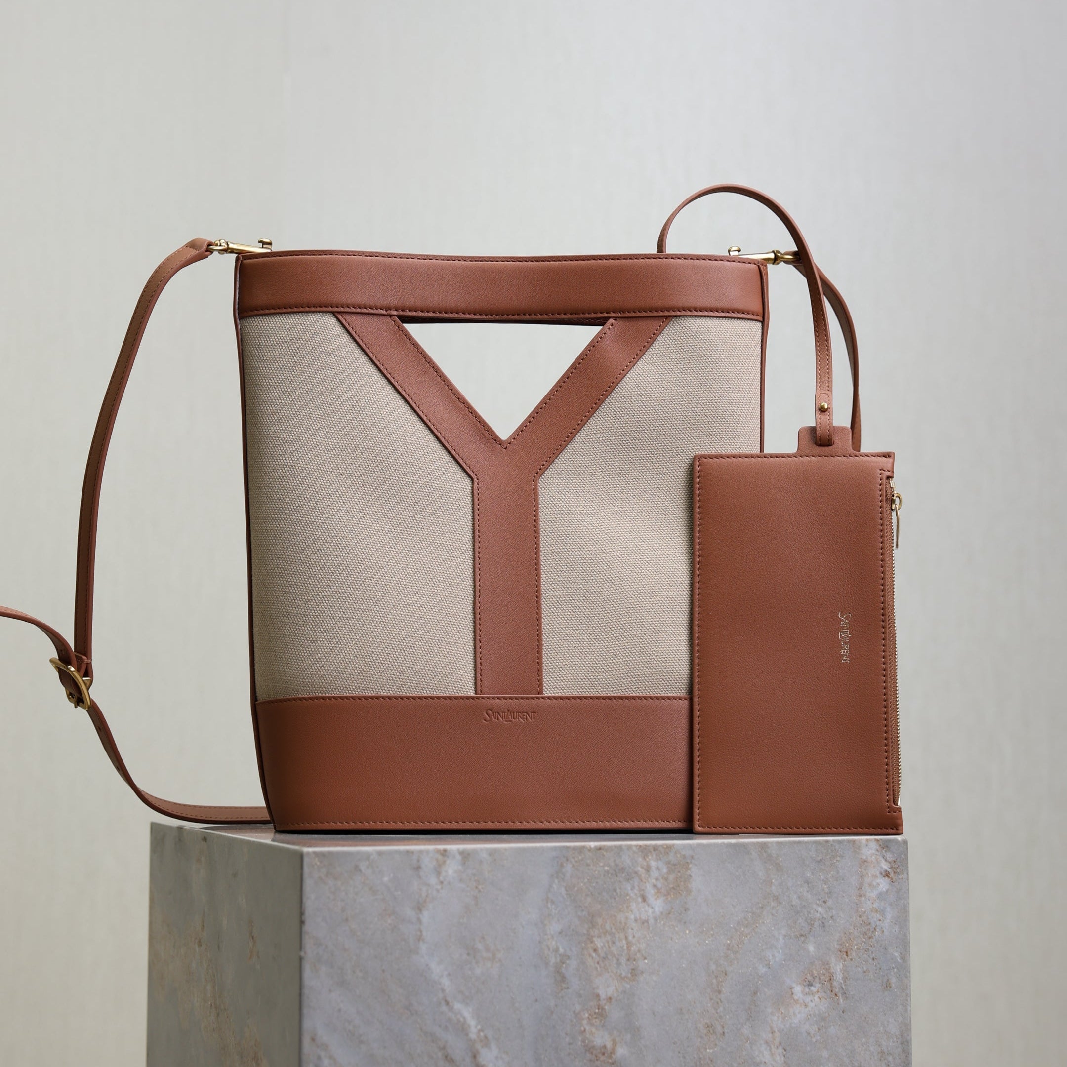 YSL 25S Y SMALL BUCKET 29 IN DESERT DUST AND BRICK CANVAS GOLD HARDWRE