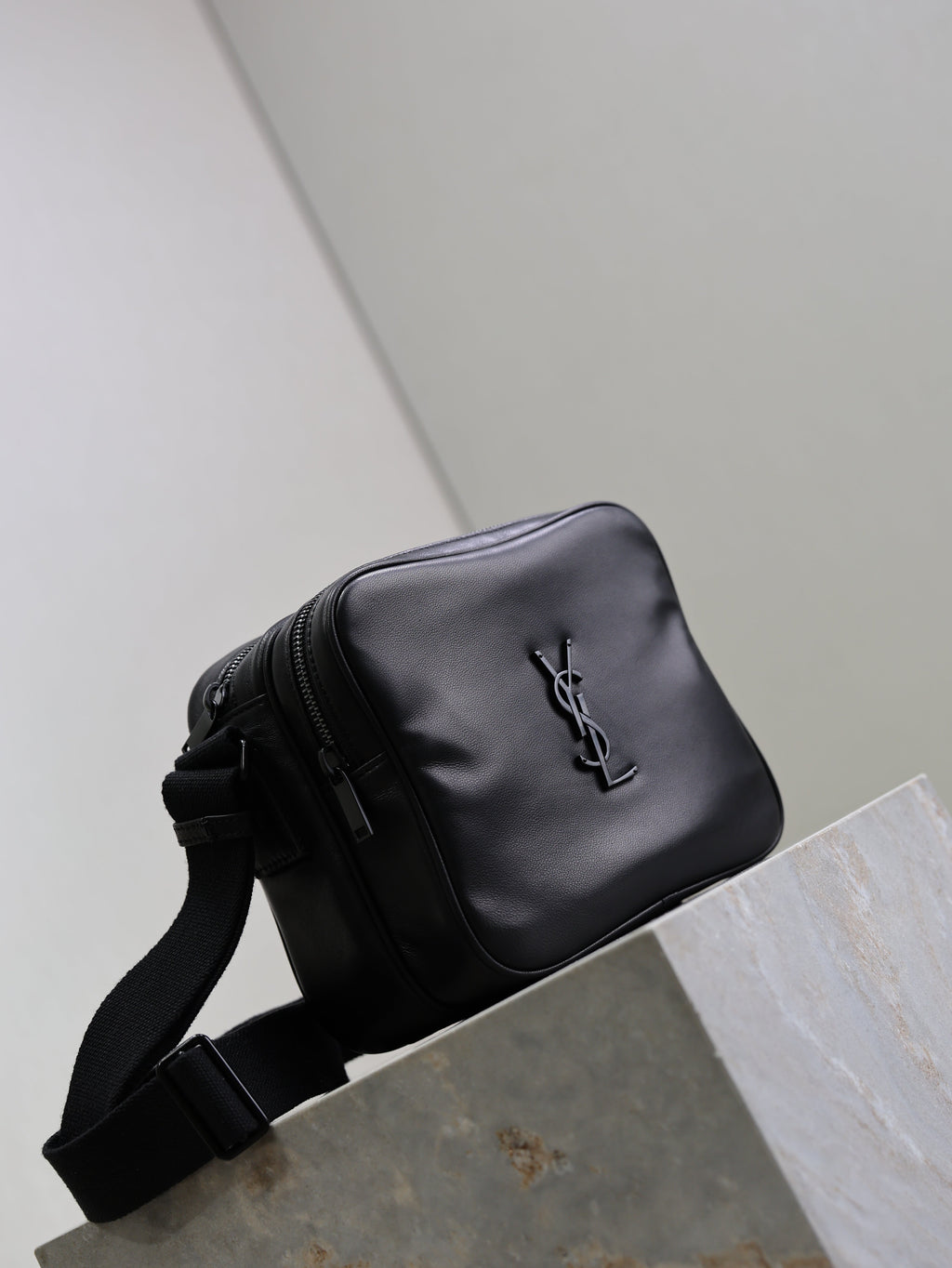 YSL 25S NIKI CAMERA BAG 19 IN BLACK CALFSKIN