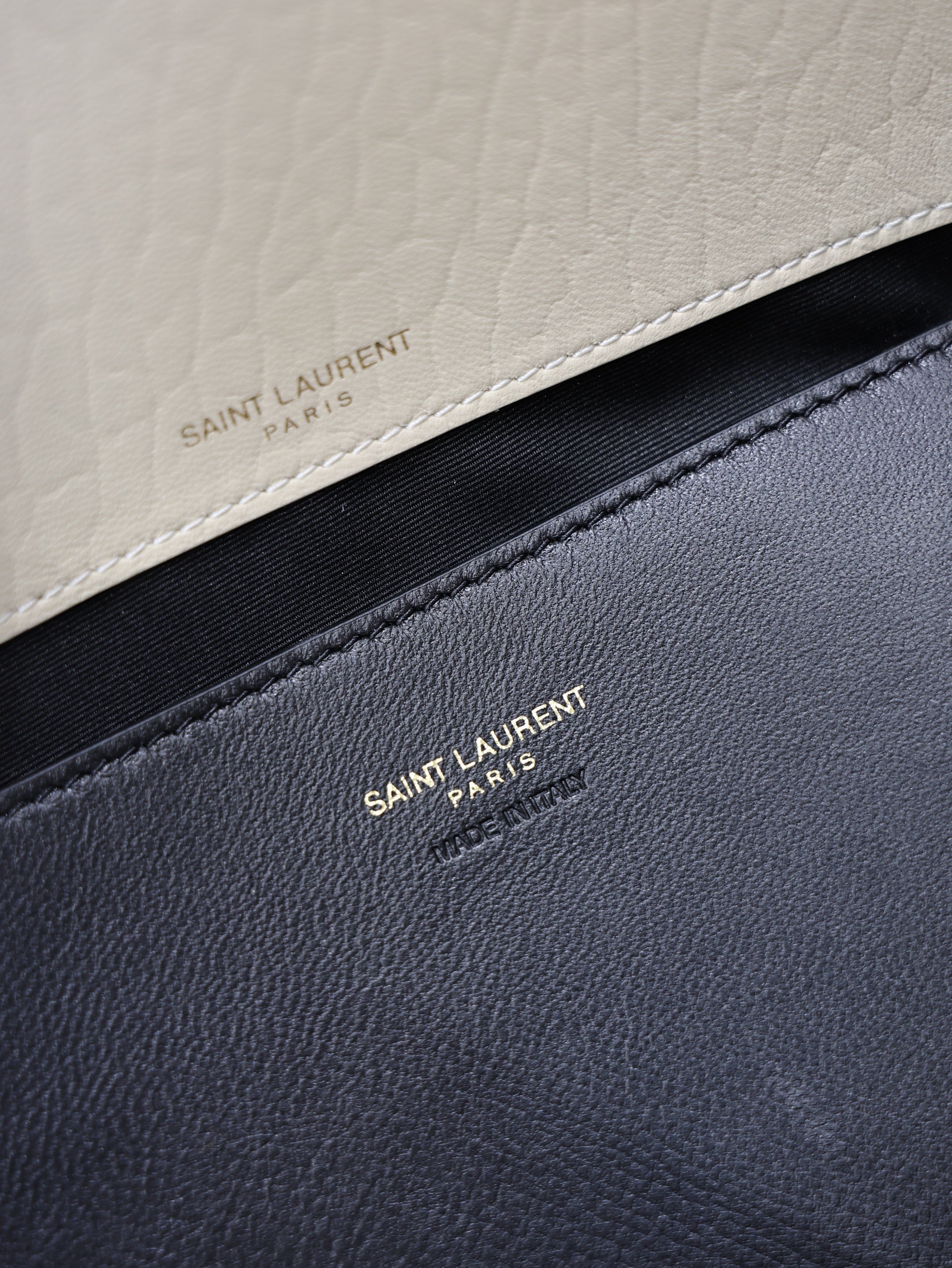 YSL 25S CASSANDRE ENVELOPE MESSENGER 35 IN BLANC VINTAGE LAMBSKIN GOLD HARDWRE