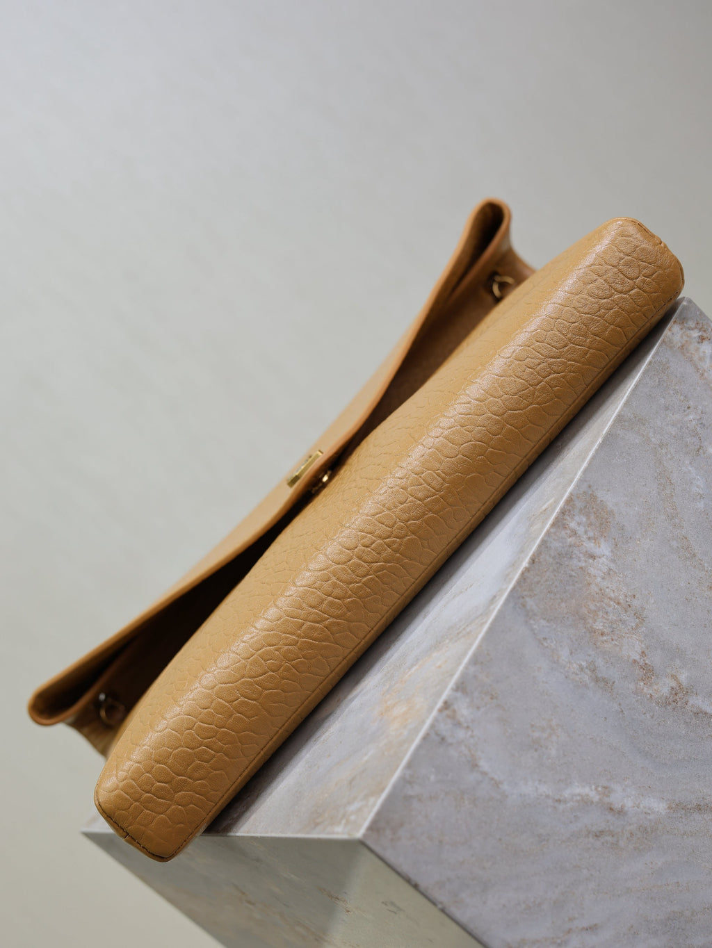 YSL 25S CASSANDRE ENVELOPE MESSENGER 35 IN GOLDEN BROWN LAMBSKIN GOLD HARDWRE