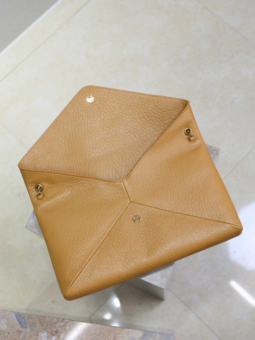 YSL 25S CASSANDRE ENVELOPE MESSENGER 35 IN GOLDEN BROWN LAMBSKIN GOLD HARDWARE