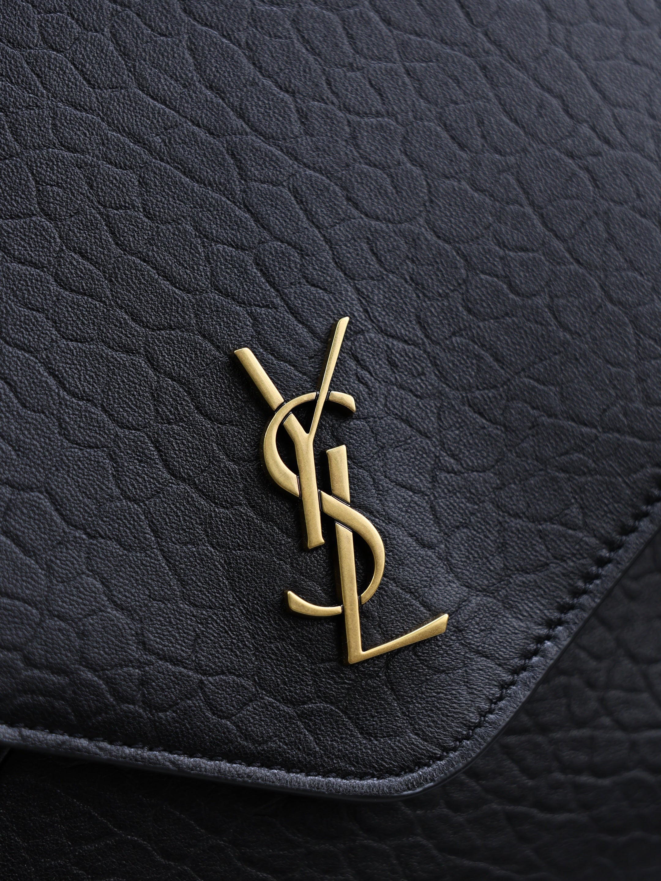 YSL 25S CASSANDRE ENVELOPE MESSENGER 35 IN BLACK LAMBSKIN GOLD HARDWRE