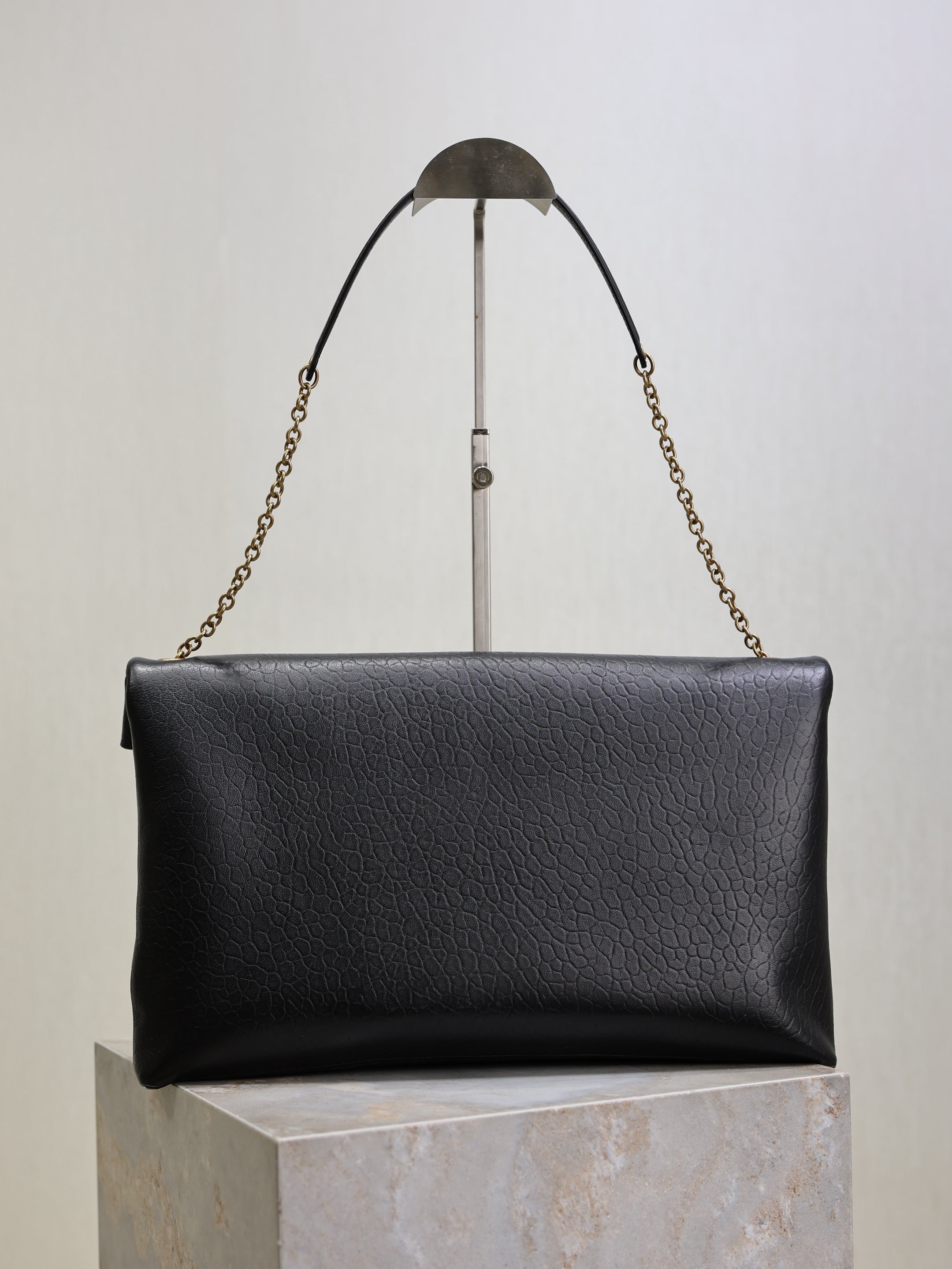 YSL 25S CASSANDRE ENVELOPE MESSENGER 35 IN BLACK LAMBSKIN GOLD HARDWRE