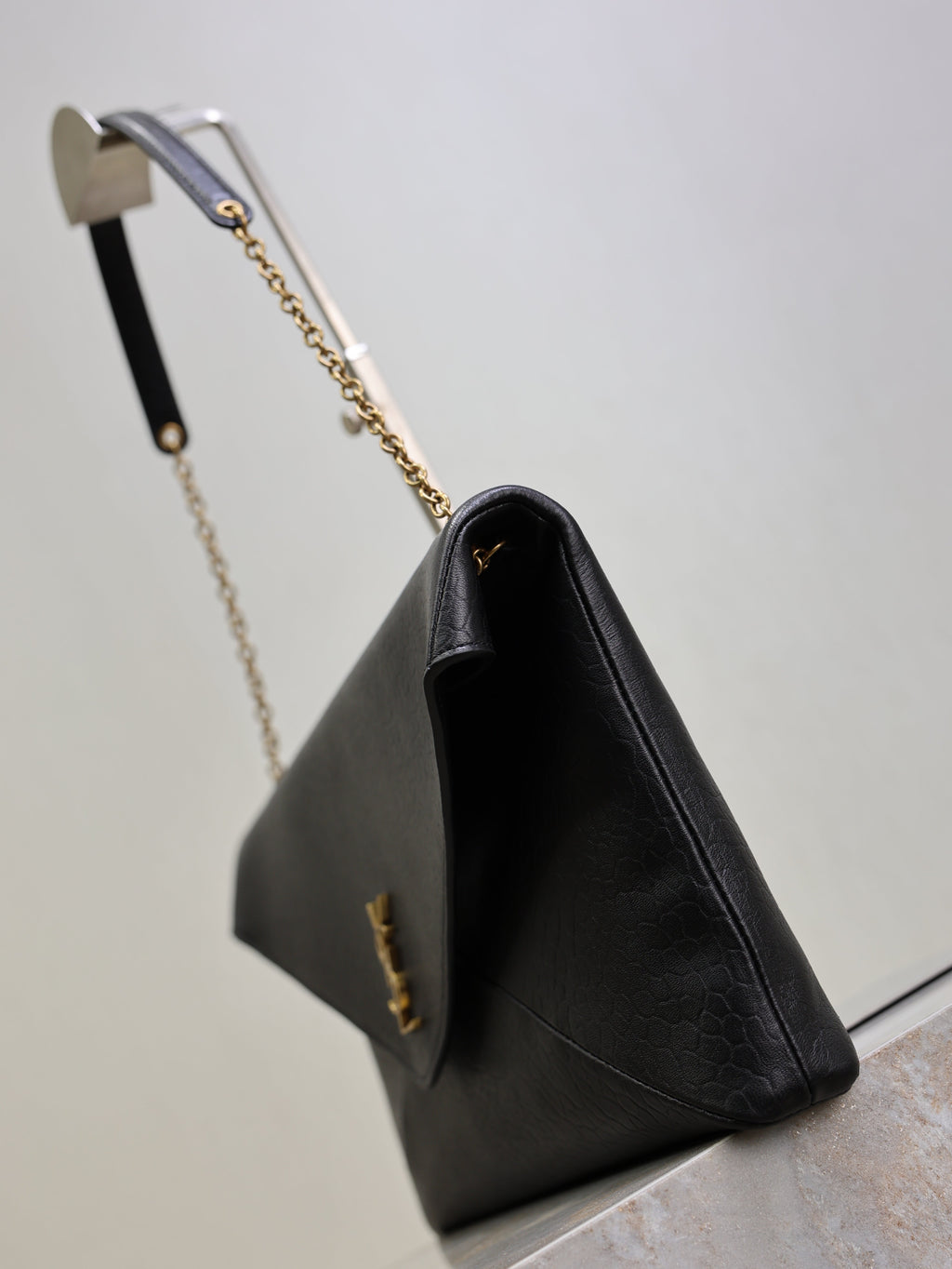 YSL 25S CASSANDRE ENVELOPE MESSENGER 35 IN BLACK LAMBSKIN GOLD HARDWARE