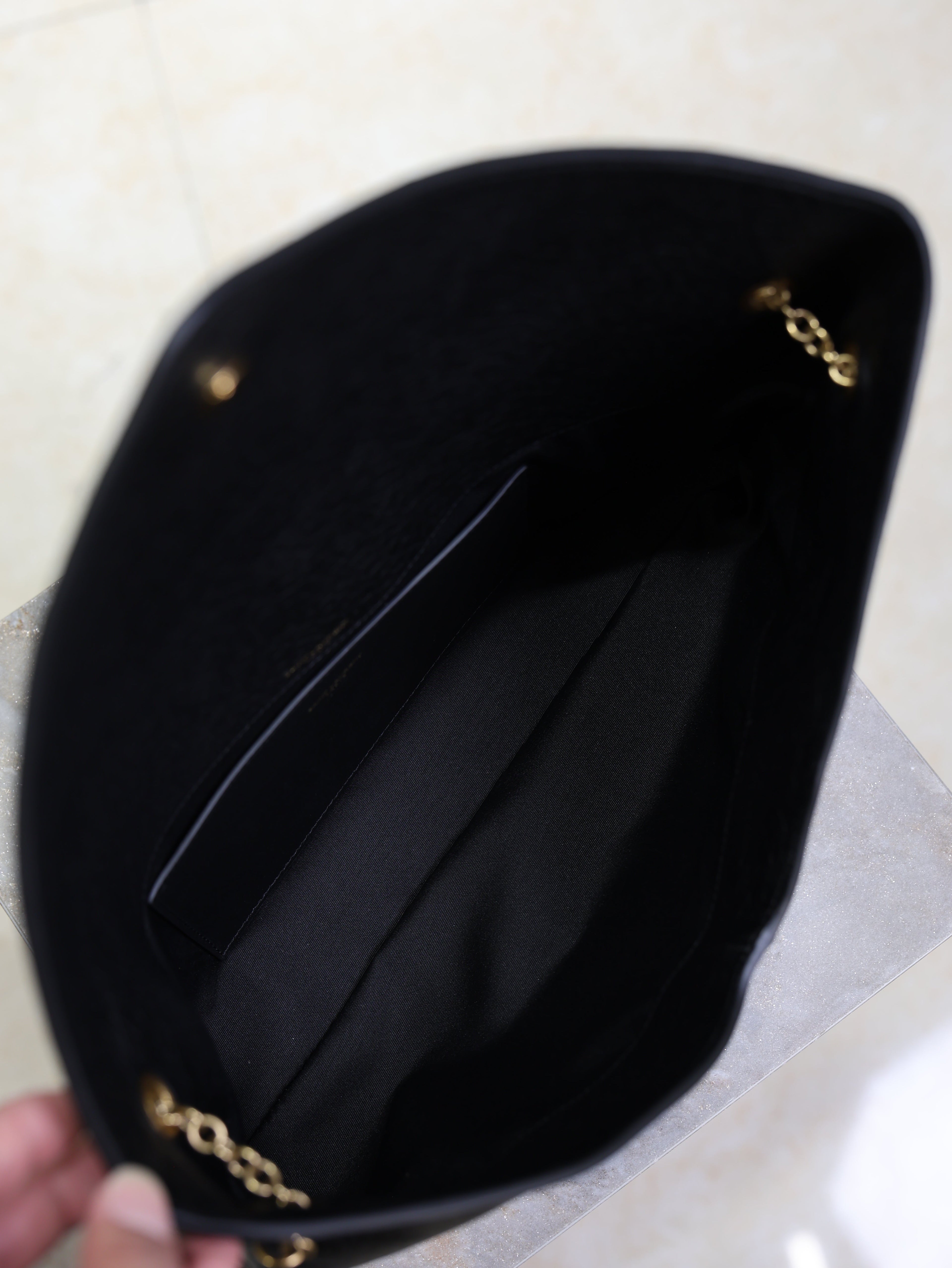 YSL 25S CASSANDRE ENVELOPE MESSENGER 35 IN BLACK LAMBSKIN GOLD HARDWARE