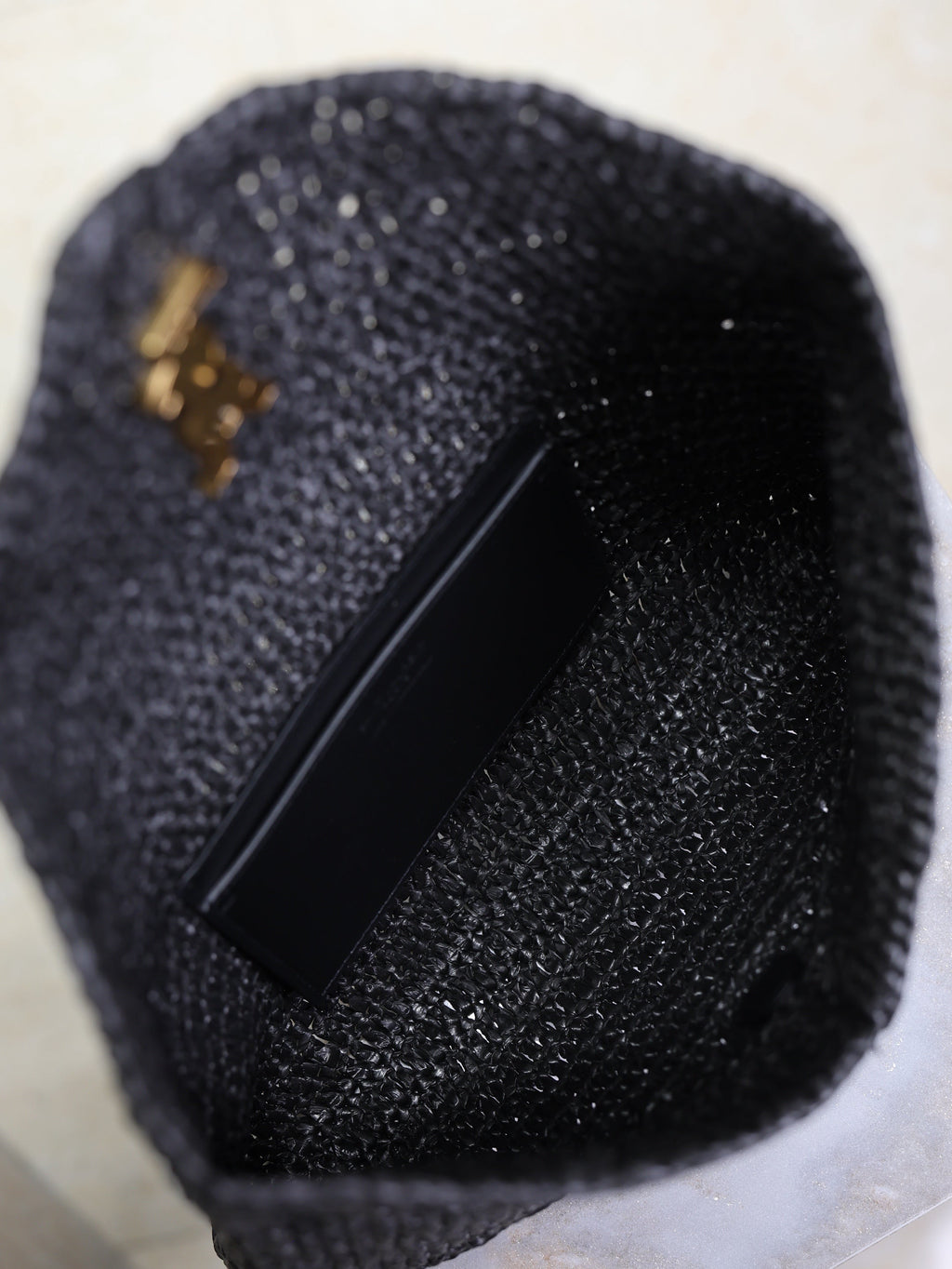 YSL 25S CASSANDRE LARGE ENVELOPE POUCH 29 IN BLACK RAFFIA GOLD HARDWARE