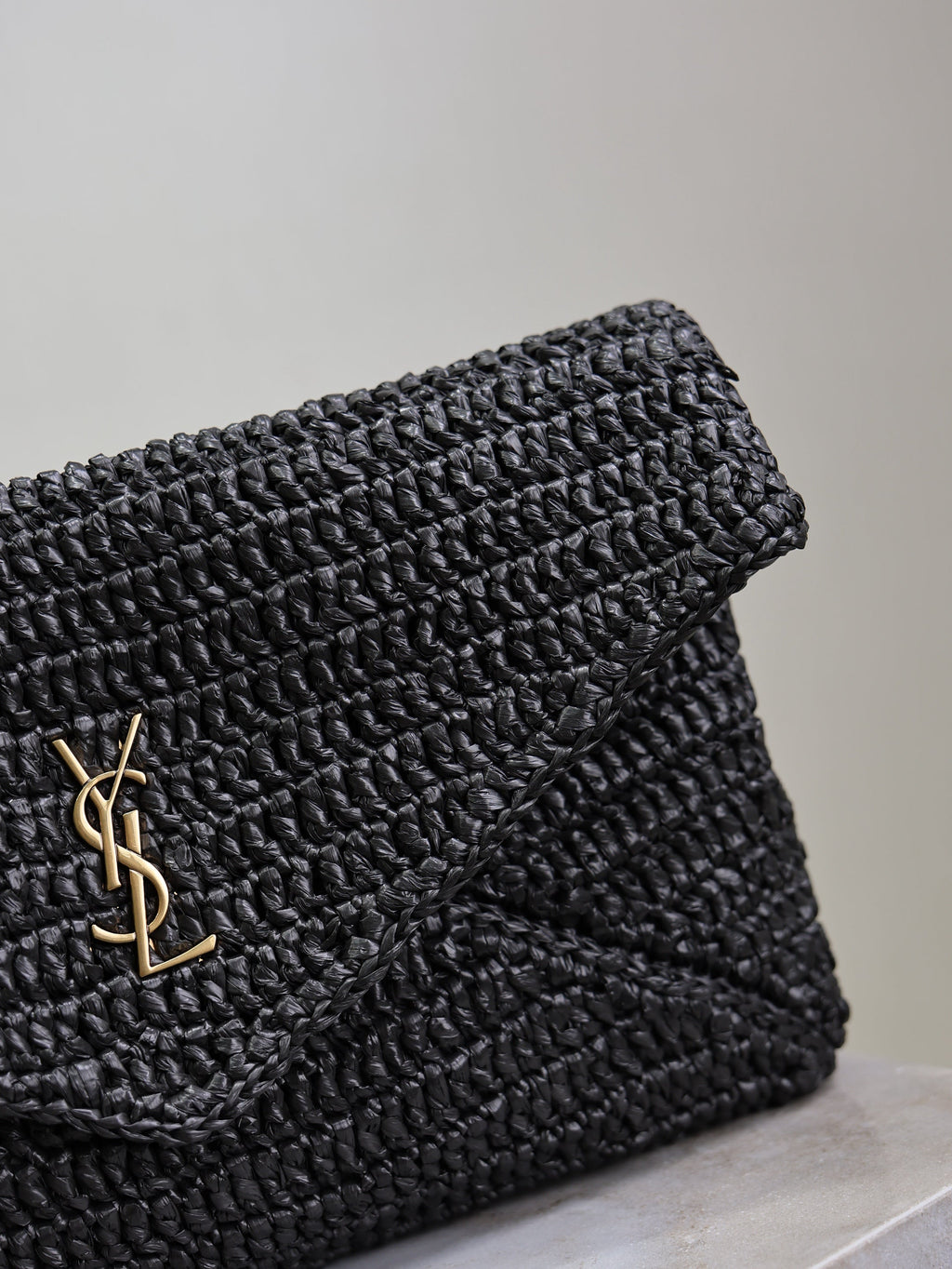 YSL 25S CASSANDRE LARGE ENVELOPE POUCH 29 IN BLACK RAFFIA GOLD HARDWARE