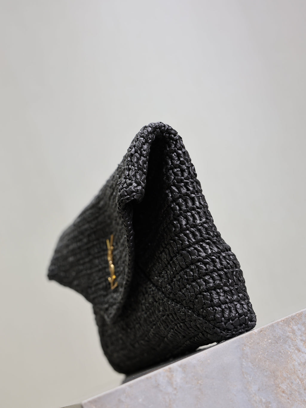 YSL 25S CASSANDRE LARGE ENVELOPE POUCH 29 IN BLACK RAFFIA GOLD HARDWARE