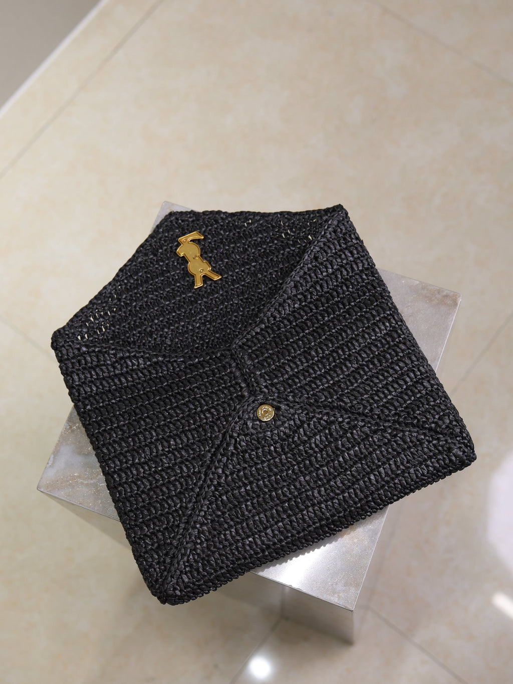 YSL 25S CASSANDRE LARGE ENVELOPE POUCH 29 IN BLACK RAFFIA GOLD HARDWRE