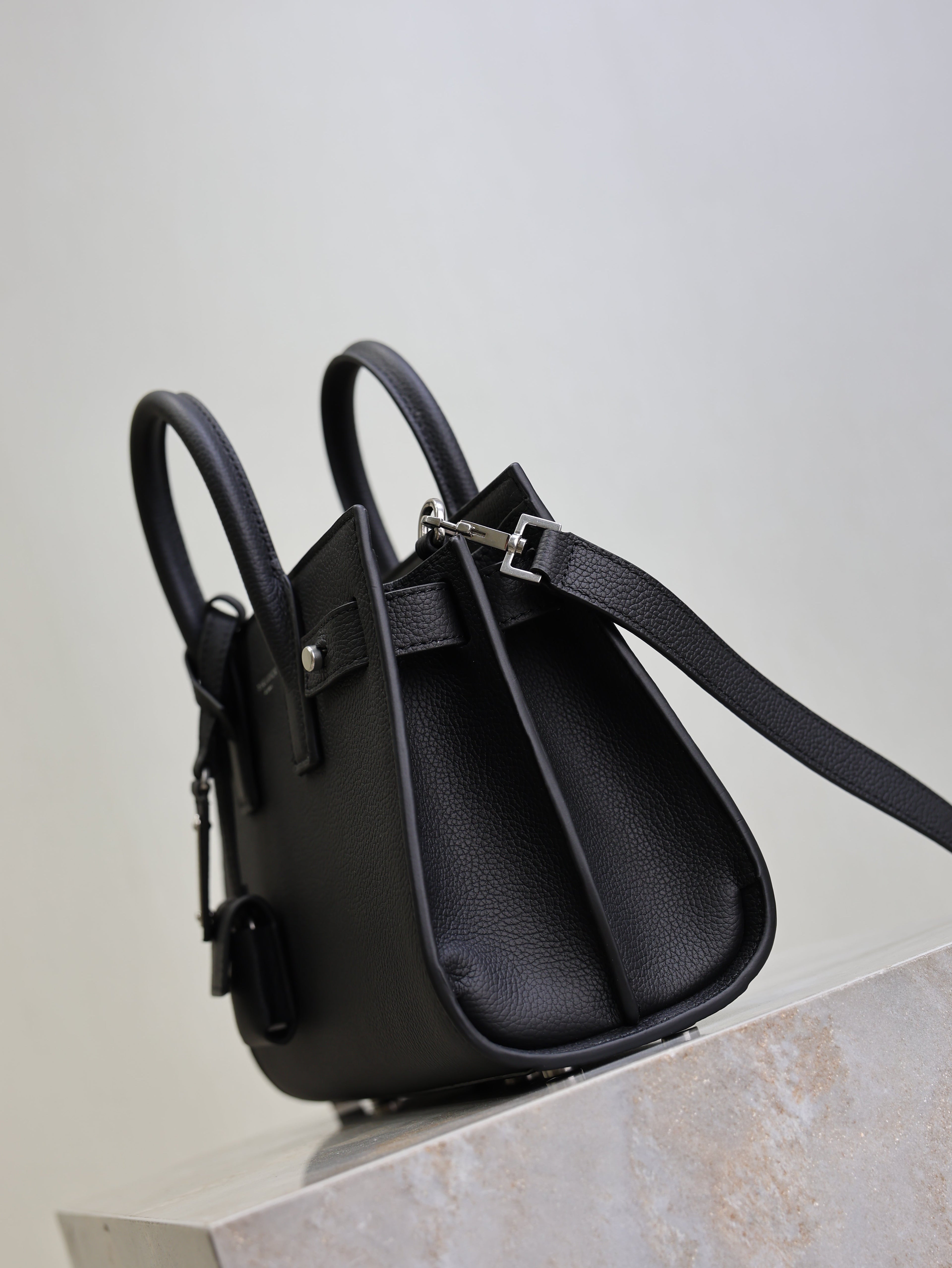 YSL 25S SAC DE JOUR 22 IN BLACK GRAINED CALFSKIN SILVER HARDWRE