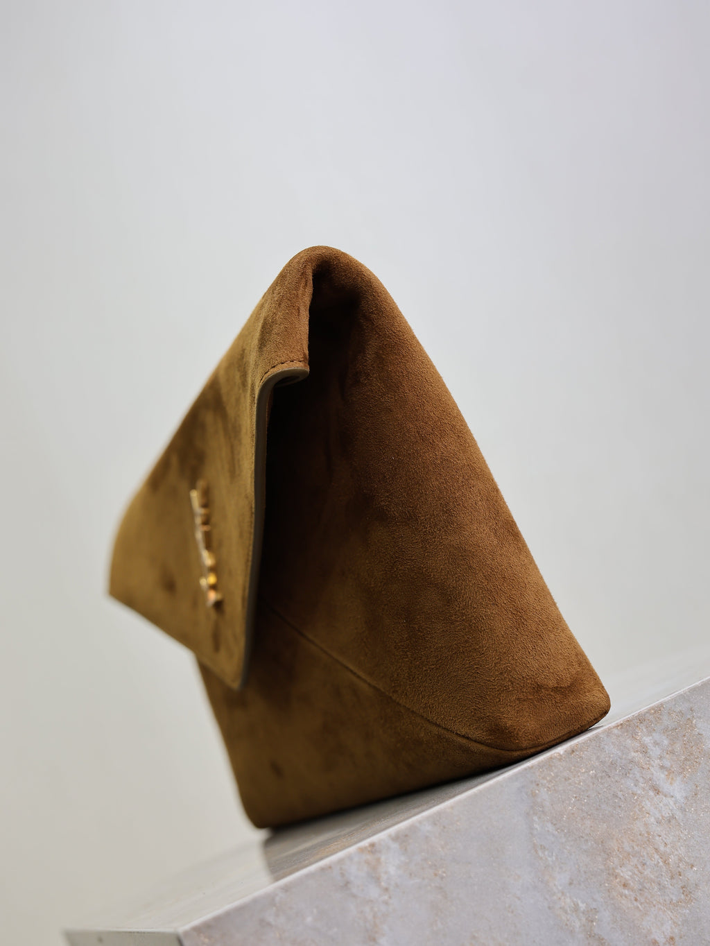 YSL 25S CASSANDRE LARGE ENVELOPE POUCH 29 IN BURNT UMBER SUEDE GOLD HARDWRE