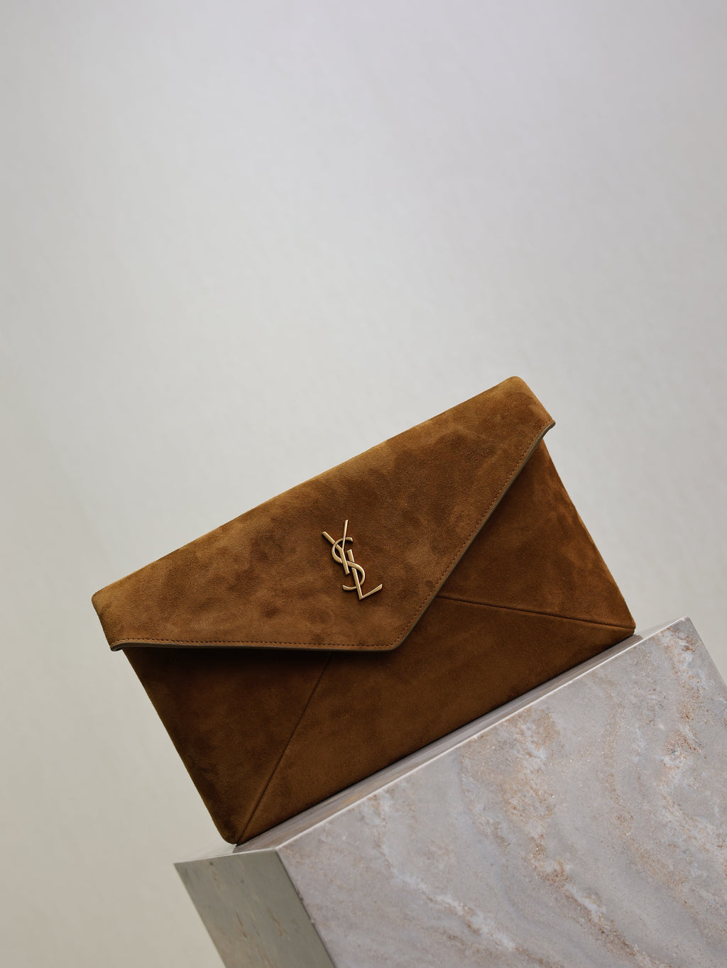 YSL 25S CASSANDRE LARGE ENVELOPE POUCH 29 IN BURNT UMBER SUEDE GOLD HARDWARE