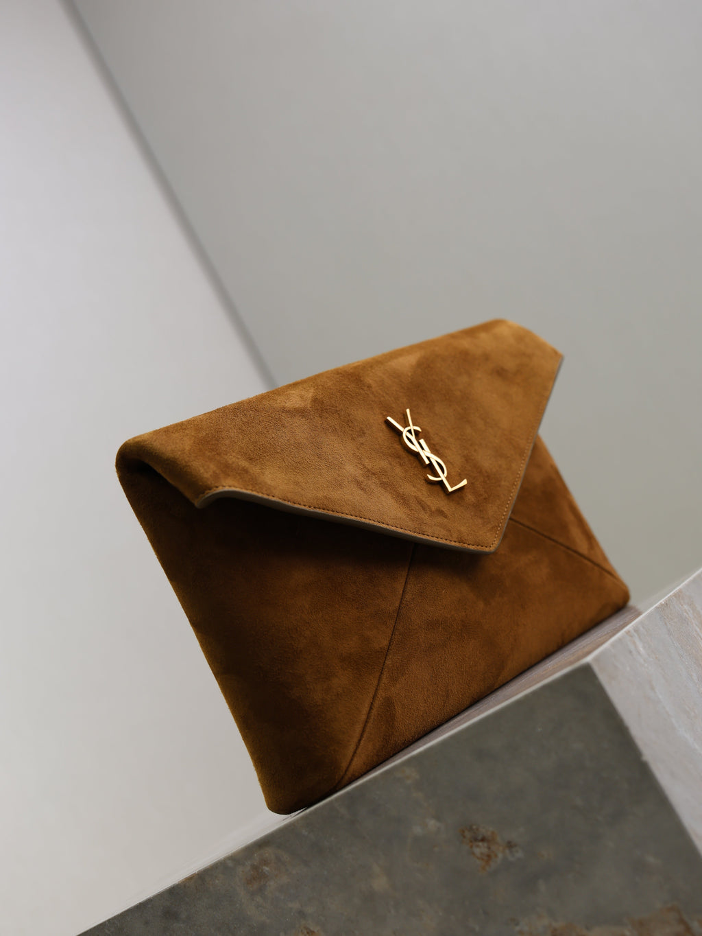 YSL 25S CASSANDRE LARGE ENVELOPE POUCH 29 IN BURNT UMBER SUEDE GOLD HARDWARE