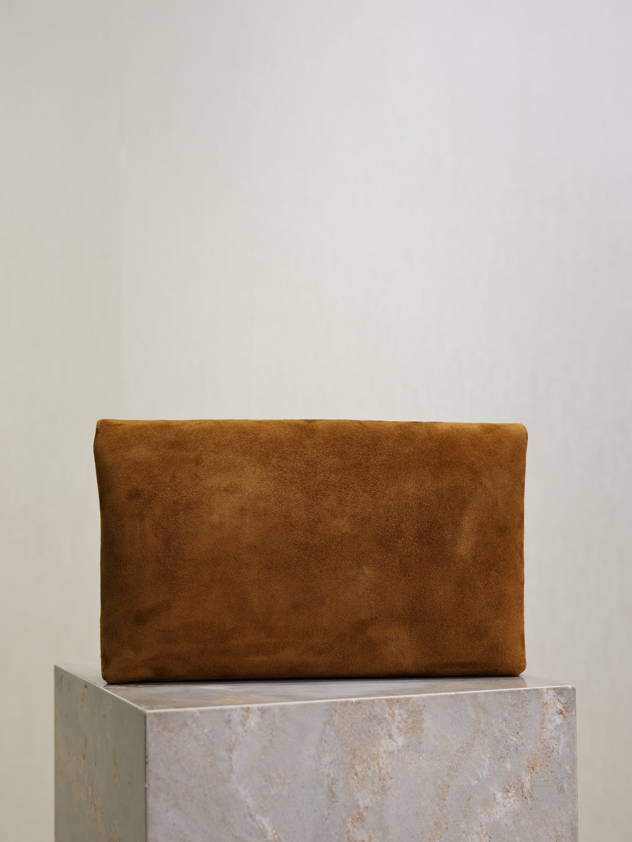 YSL 25S CASSANDRE LARGE ENVELOPE POUCH 29 IN BURNT UMBER SUEDE GOLD HARDWARE