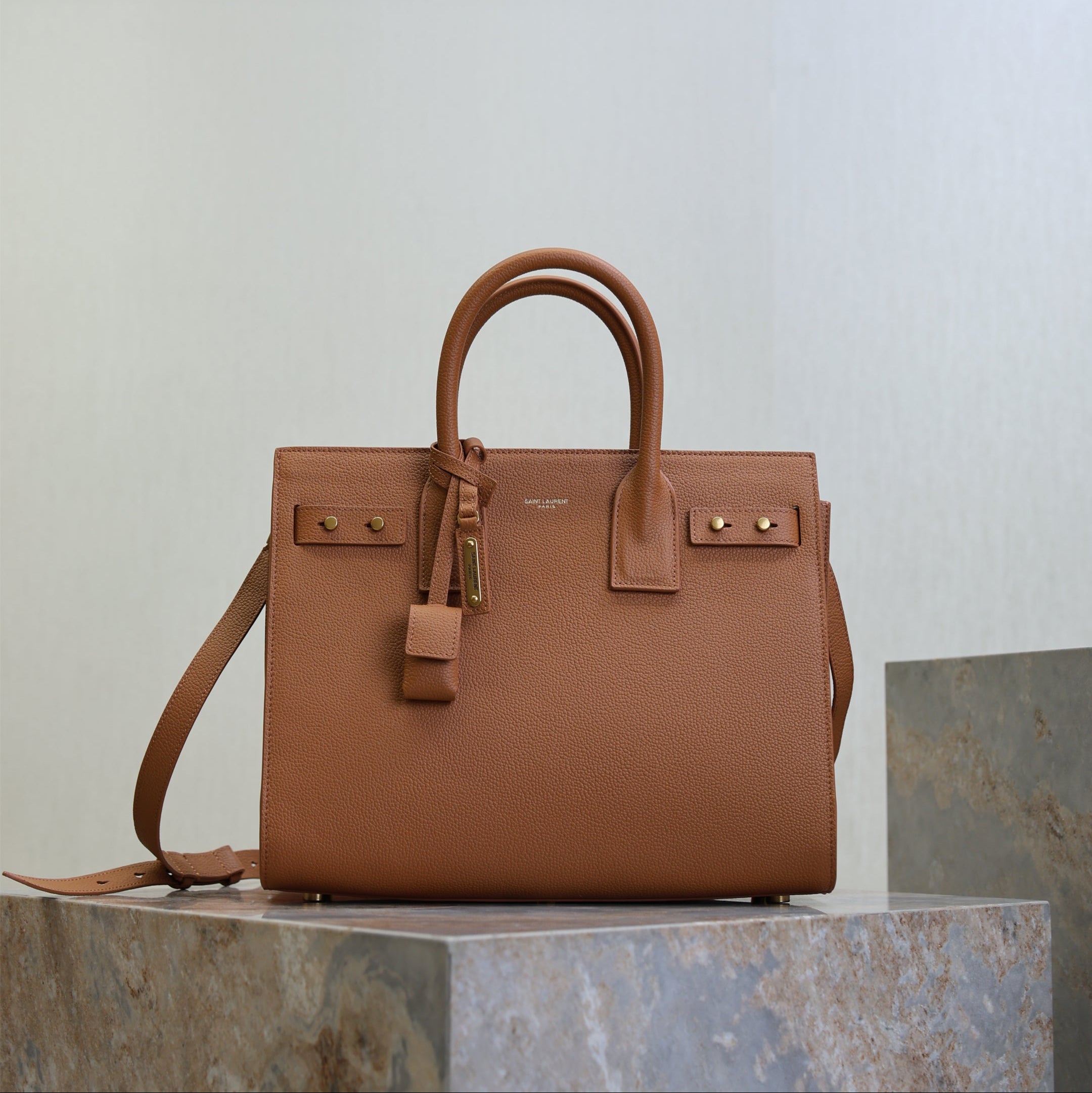YSL 25S SAC DE JOUR GM 32 IN CHESTNUT BROWN SUPPLE GRAINED CALFSKIN