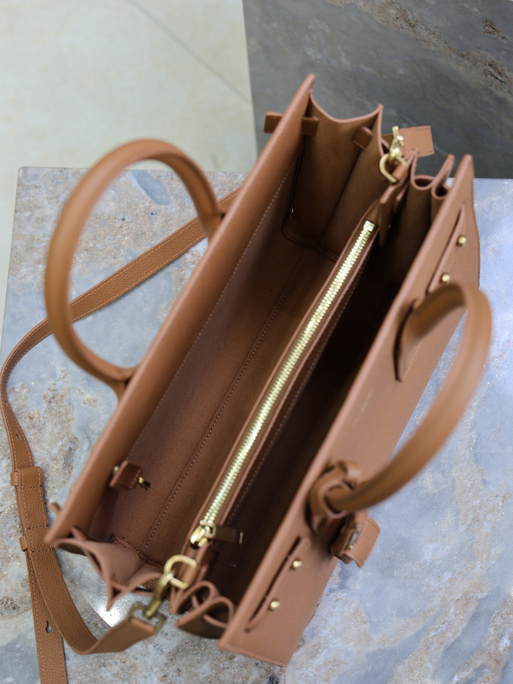 YSL 25S SAC DE JOUR GM 32 IN CHESTNUT BROWN SUPPLE GRAINED CALFSKIN