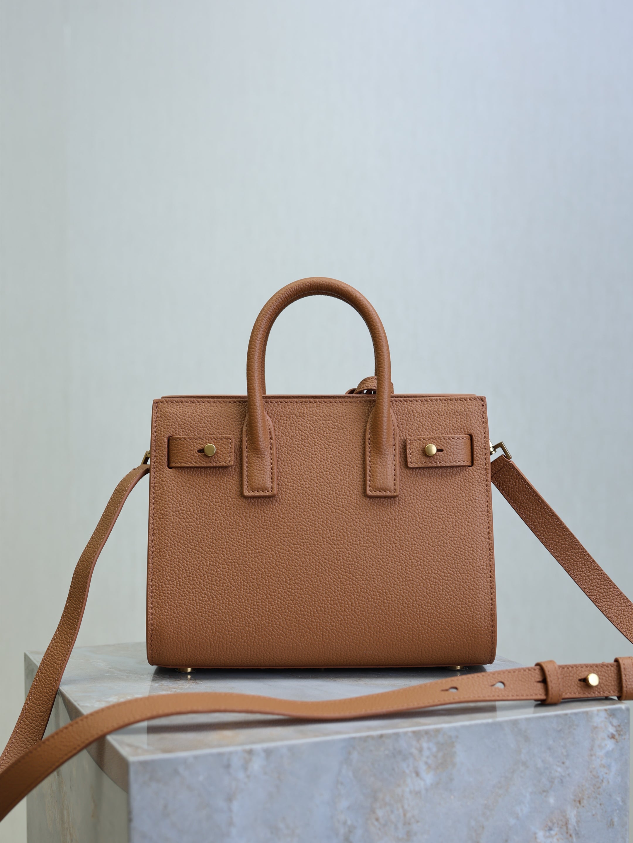 YSL 25S SAC DE JOUR MM 26 IN CHESTNUT BROWN SUPPLE GRAINED CALFSKIN
