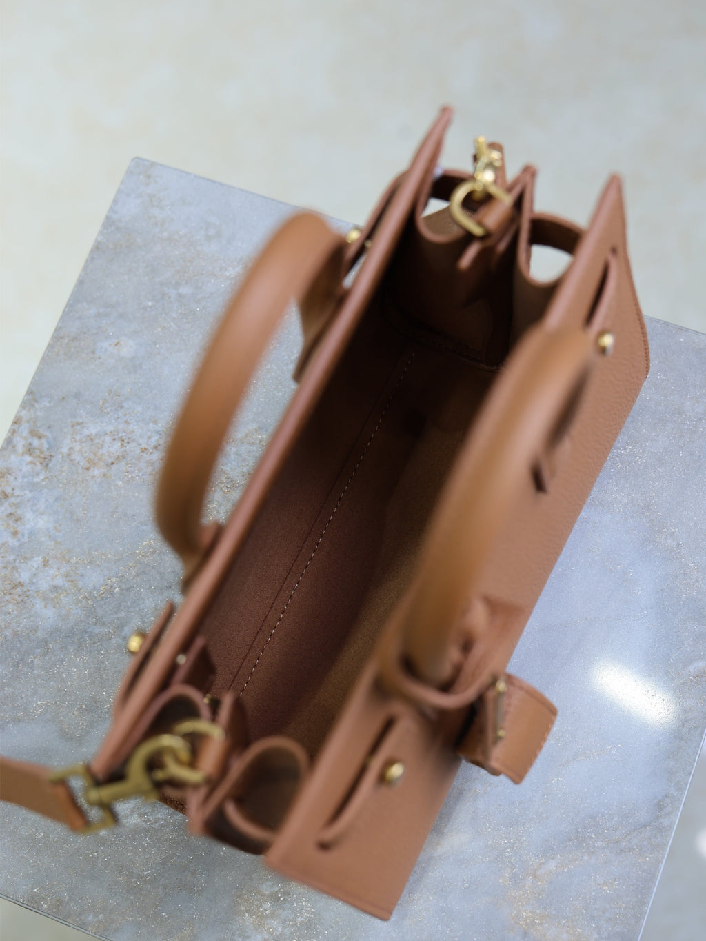 YSL 25S SAC DE JOUR MM 26 IN CHESTNUT BROWN SUPPLE GRAINED CALFSKIN