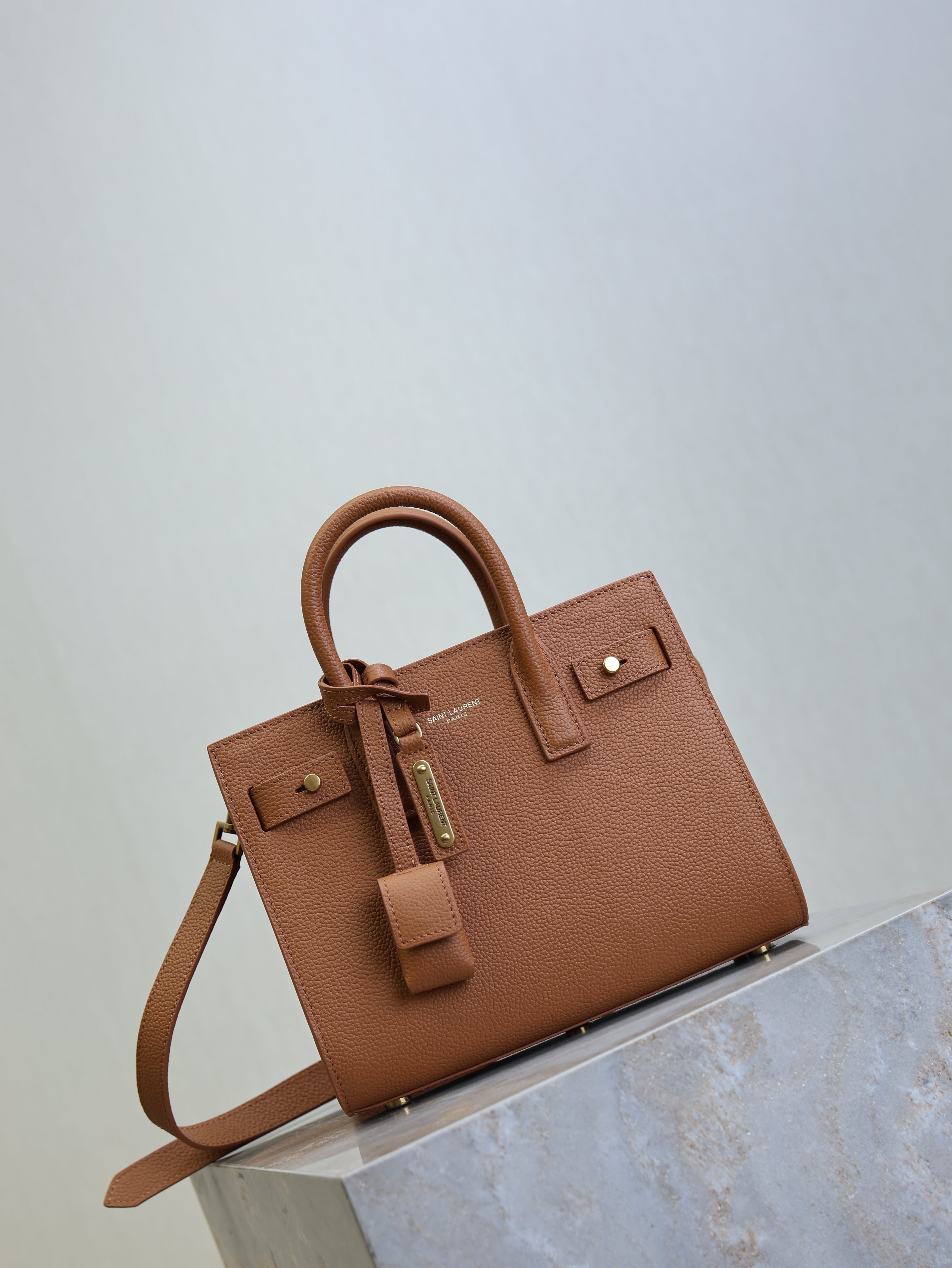 YSL 25S SAC DE JOUR MM 26 IN CHESTNUT BROWN SUPPLE GRAINED CALFSKIN