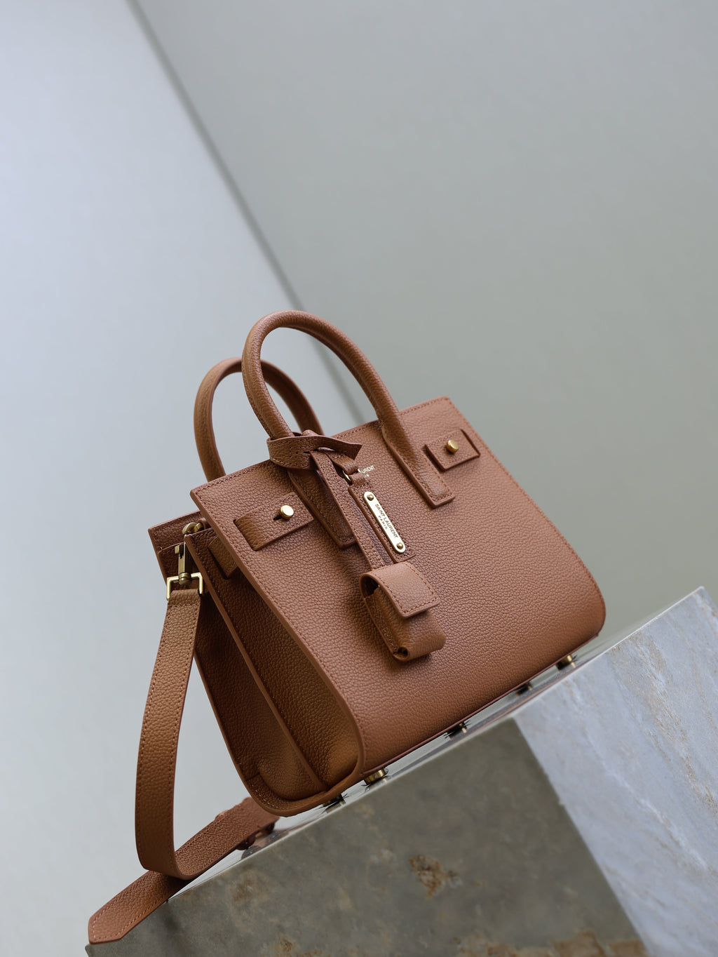 YSL 25S SAC DE JOUR 22 IN CHESTNUT BROWN SUPPLE GRAINED CALFSKIN