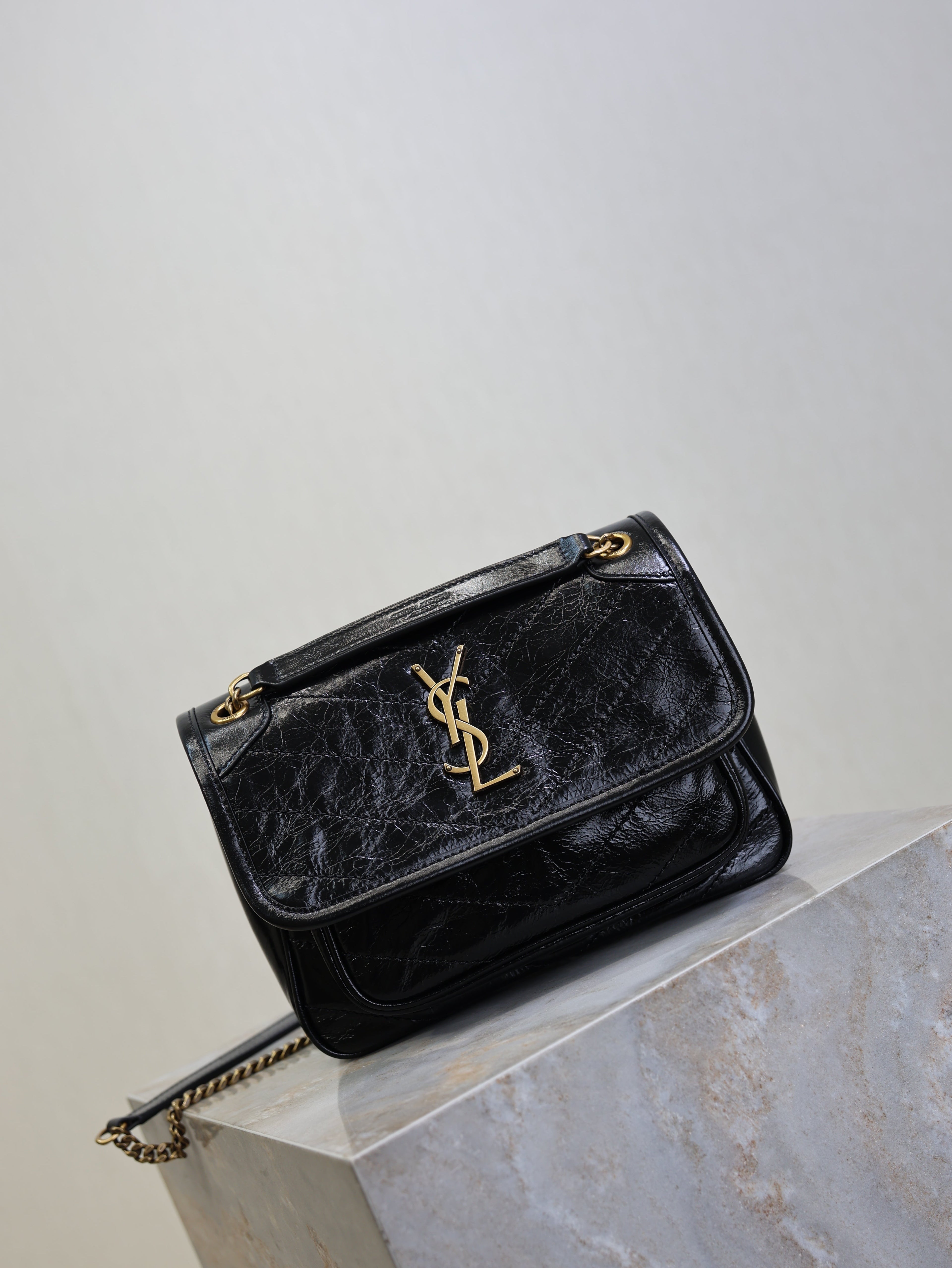 YSL 25S NIKI BAG 22 IN BLACK GLOSSY CALFSKIN GOLD HARDWRE