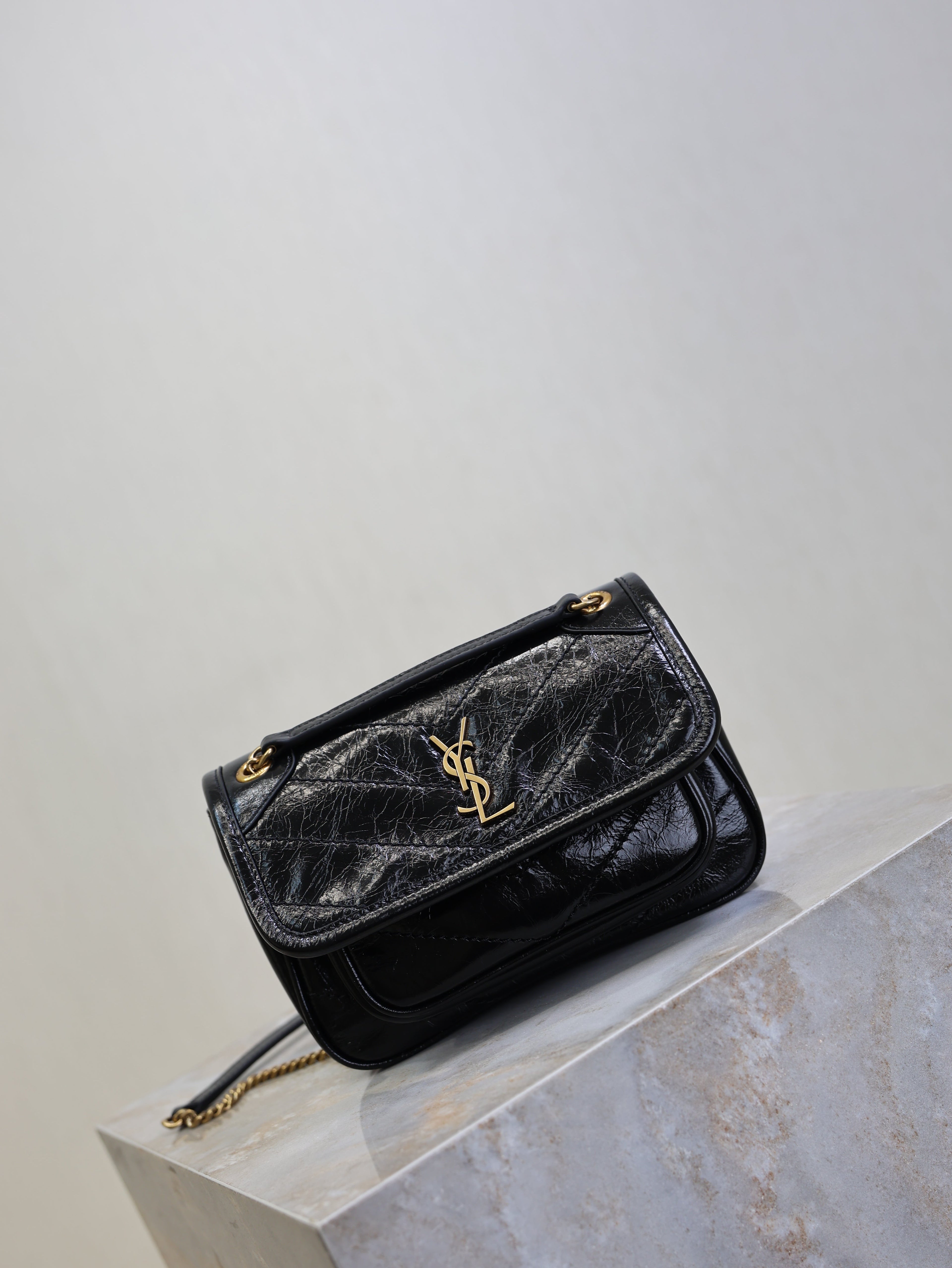 YSL 25S NIKI BAG 18 IN BLACK GLOSSY CALFSKIN GOLD HARDWARE