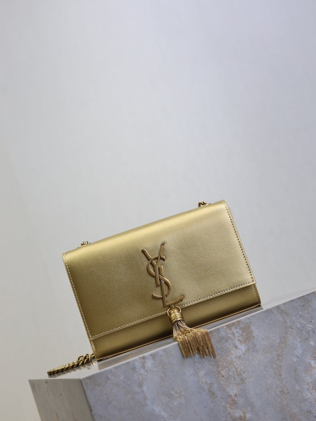 YSL 25S KATE TASSEL 20 IN GOLD METALLIC CALFSKIN GOLD HARDWRE