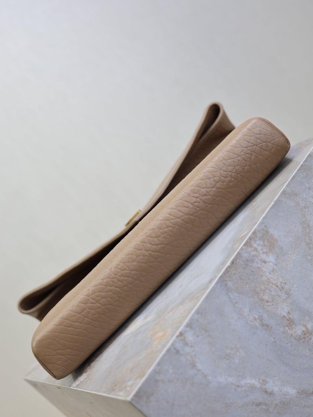 YSL 25S CASSANDRE LARGE ENVELOPE POUCH 29 IN DARK TAUPE CALFSKIN GOLD HARDWARE