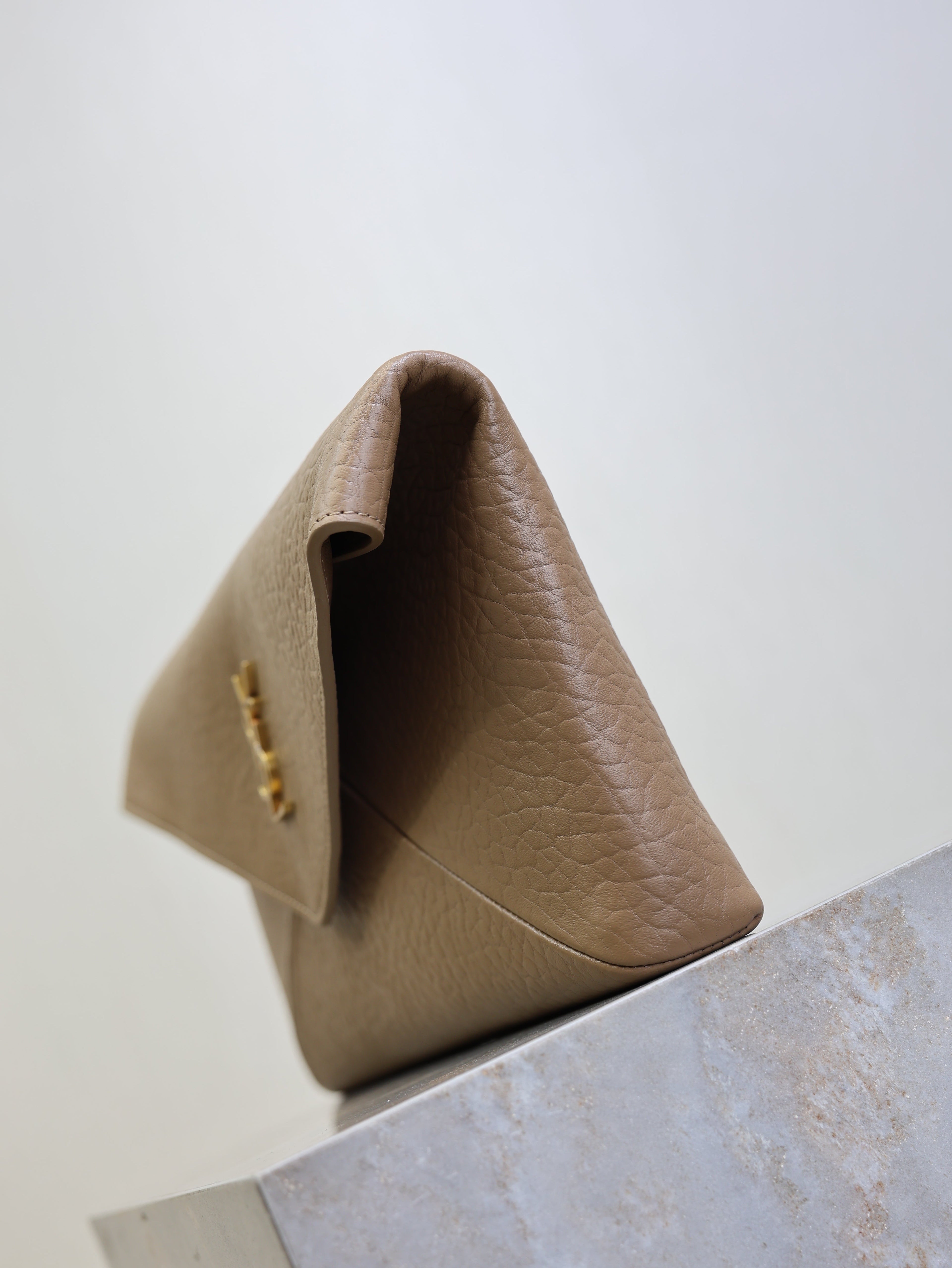 YSL 25S CASSANDRE LARGE ENVELOPE POUCH 29 IN DARK TAUPE CALFSKIN GOLD HARDWRE