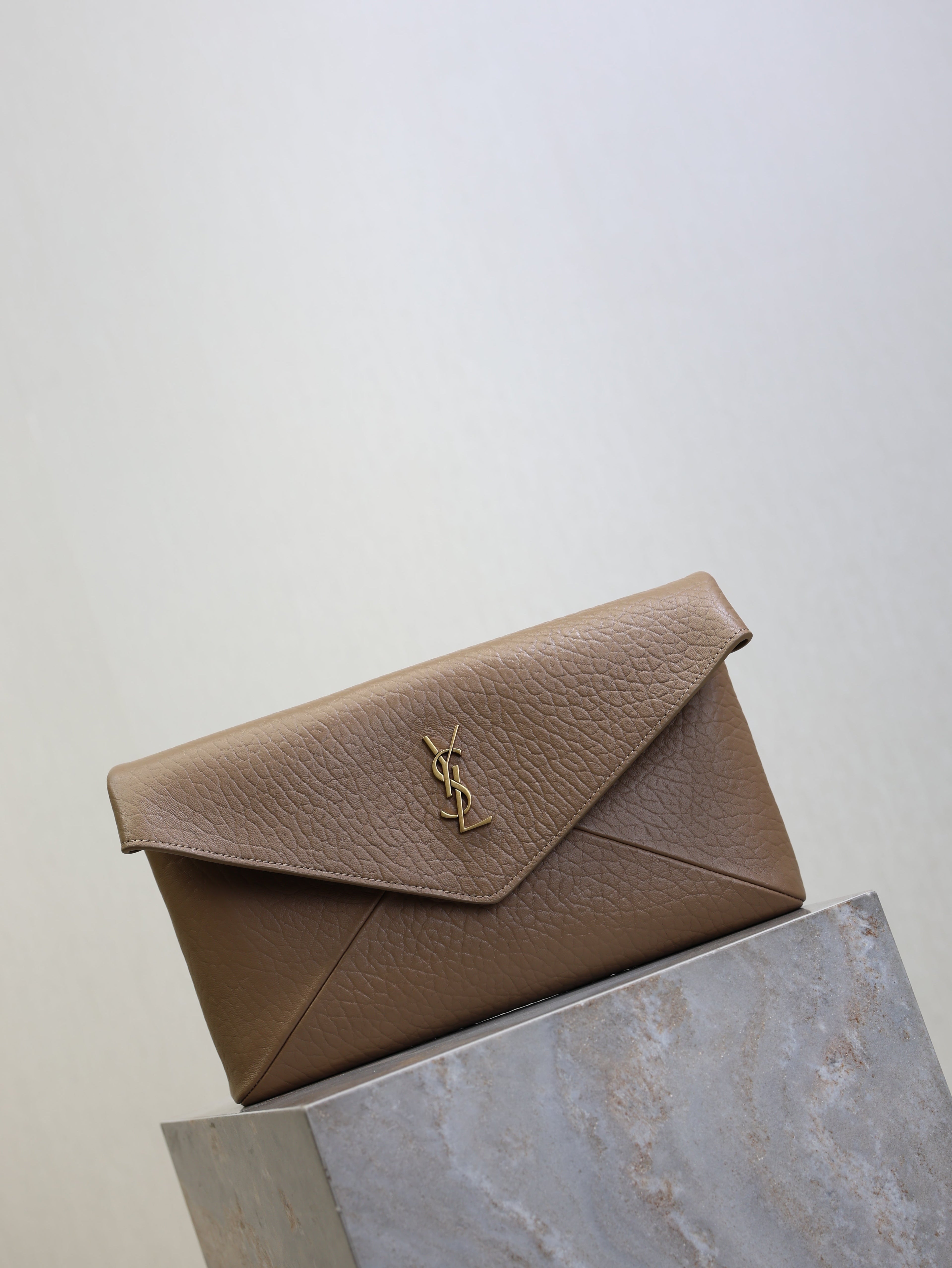 YSL 25S CASSANDRE LARGE ENVELOPE POUCH 29 IN DARK TAUPE CALFSKIN GOLD HARDWRE