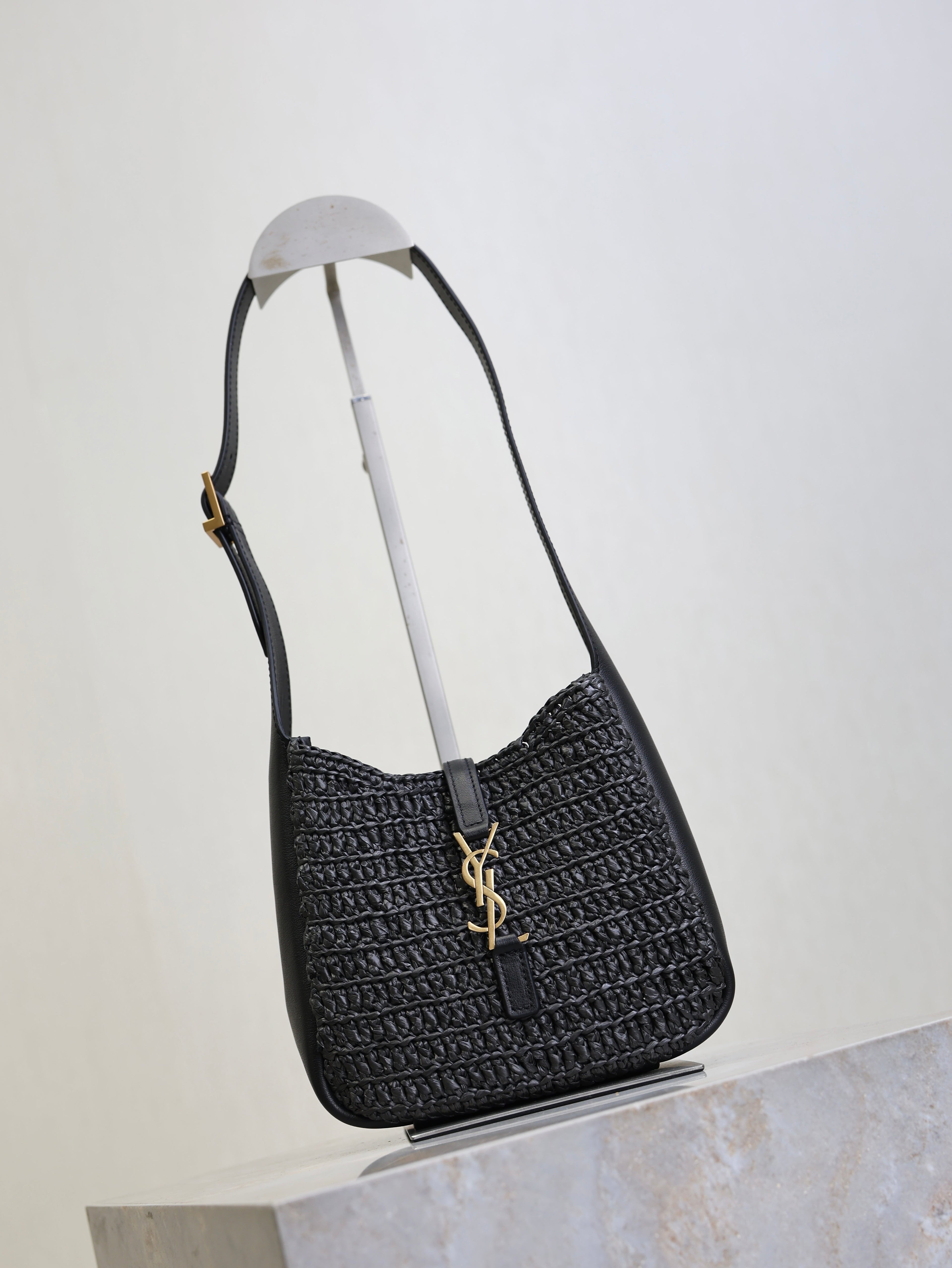 YSL 25S LE 5 À 7 SUPPLE SMALL 16 IN BLACK RAFFIA AND LEATHER GOLD HARDWARE