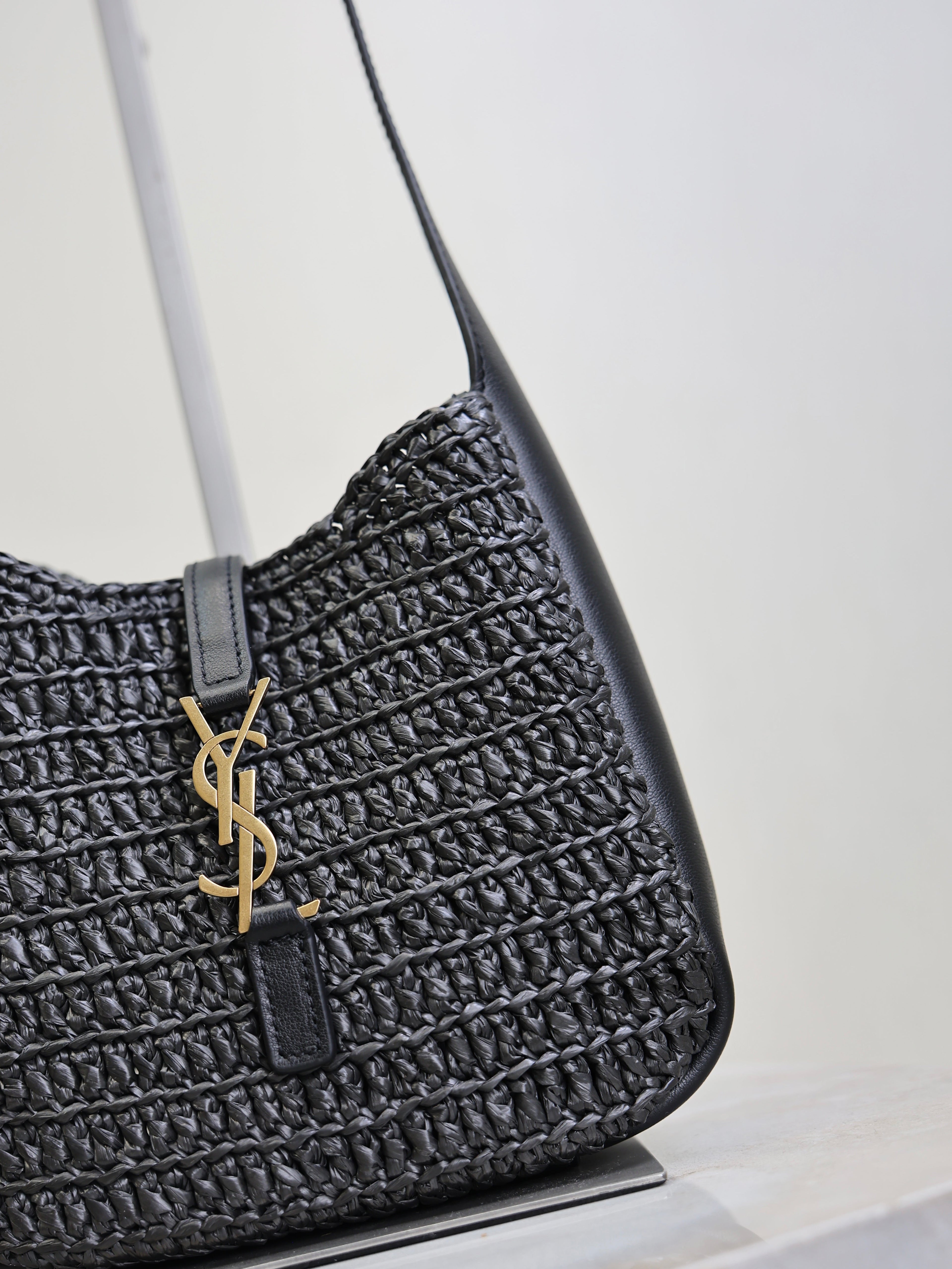 YSL 25S LE 5 À 7 SUPPLE SMALL 16 IN BLACK RAFFIA AND LEATHER GOLD HARDWRE