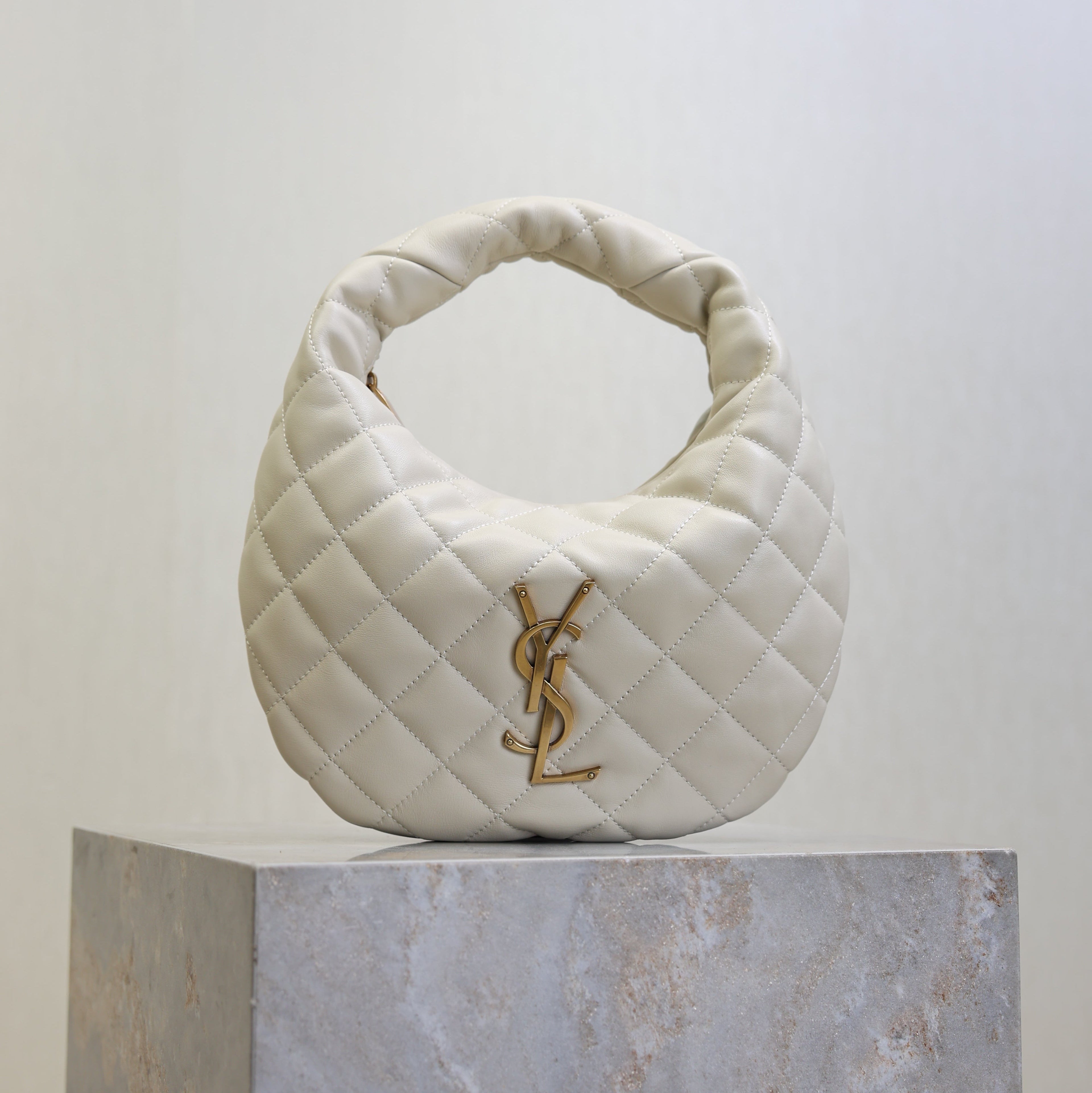 YSL 25S ICARINO 17 IN WHITE QUILTED CALFSKIN GOLD HARDWRE