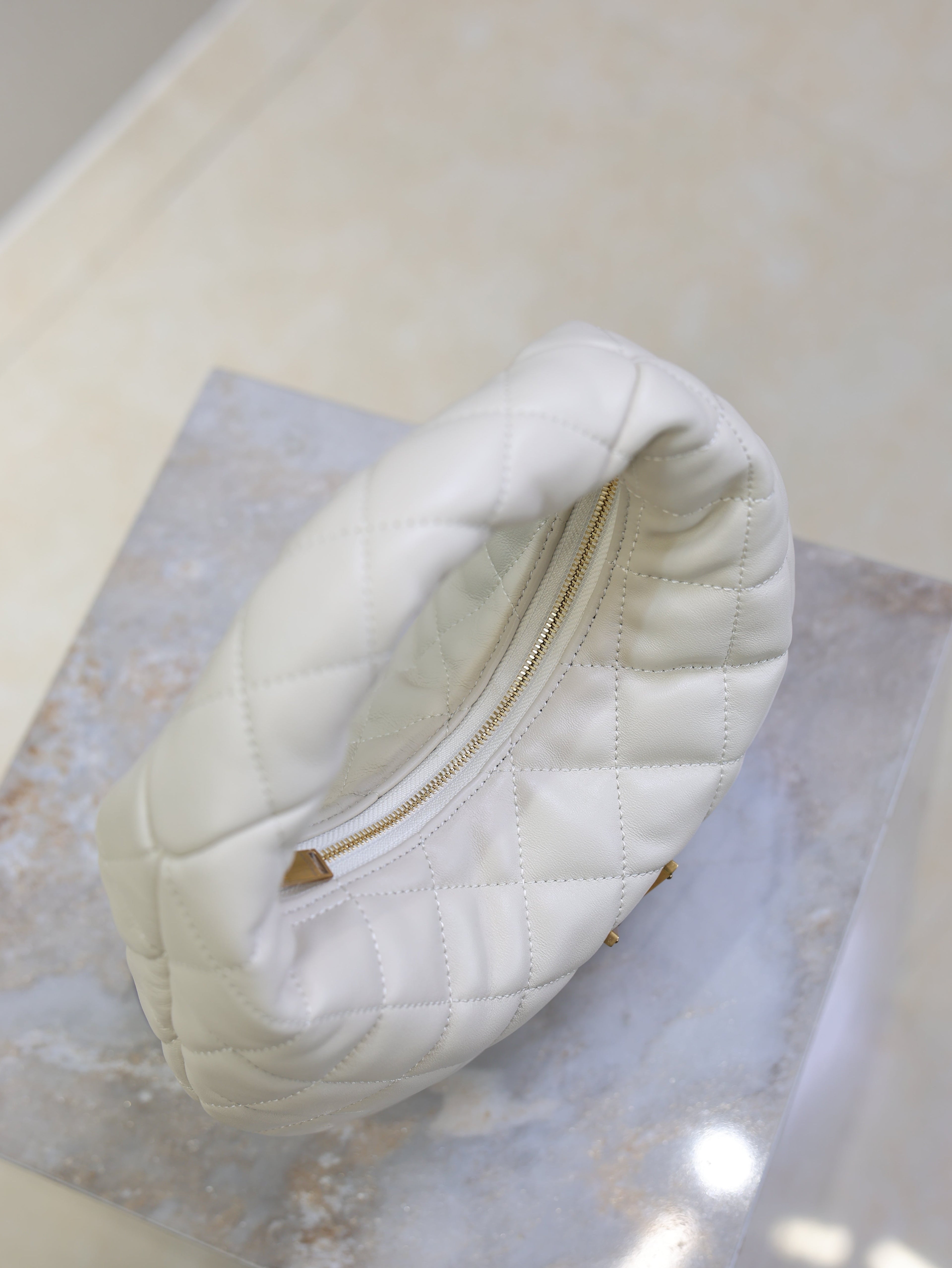 YSL 25S ICARINO 17 IN WHITE QUILTED CALFSKIN GOLD HARDWRE