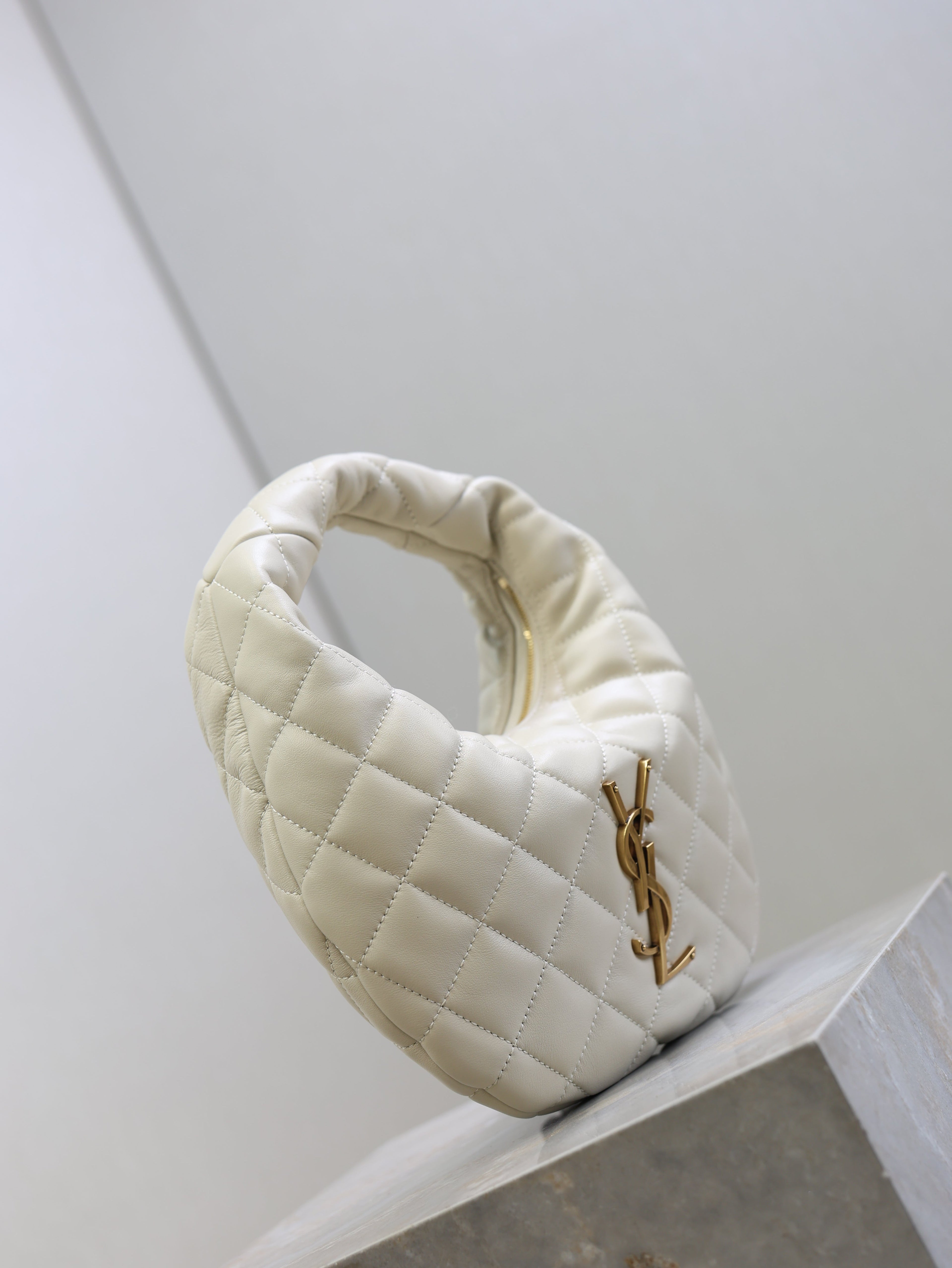 YSL 25S ICARINO 17 IN WHITE QUILTED CALFSKIN GOLD HARDWRE