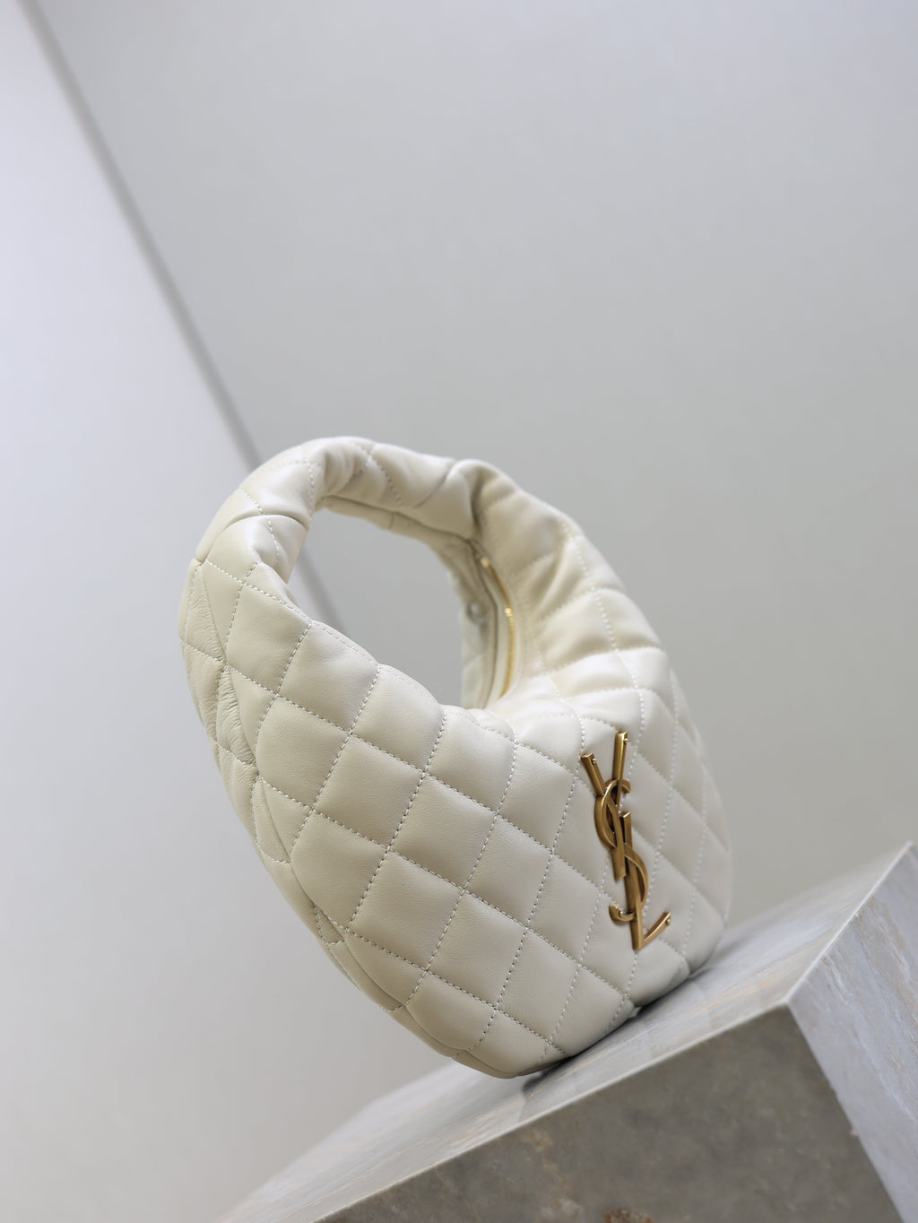 YSL 25S ICARINO 17 IN WHITE QUILTED CALFSKIN GOLD HARDWARE