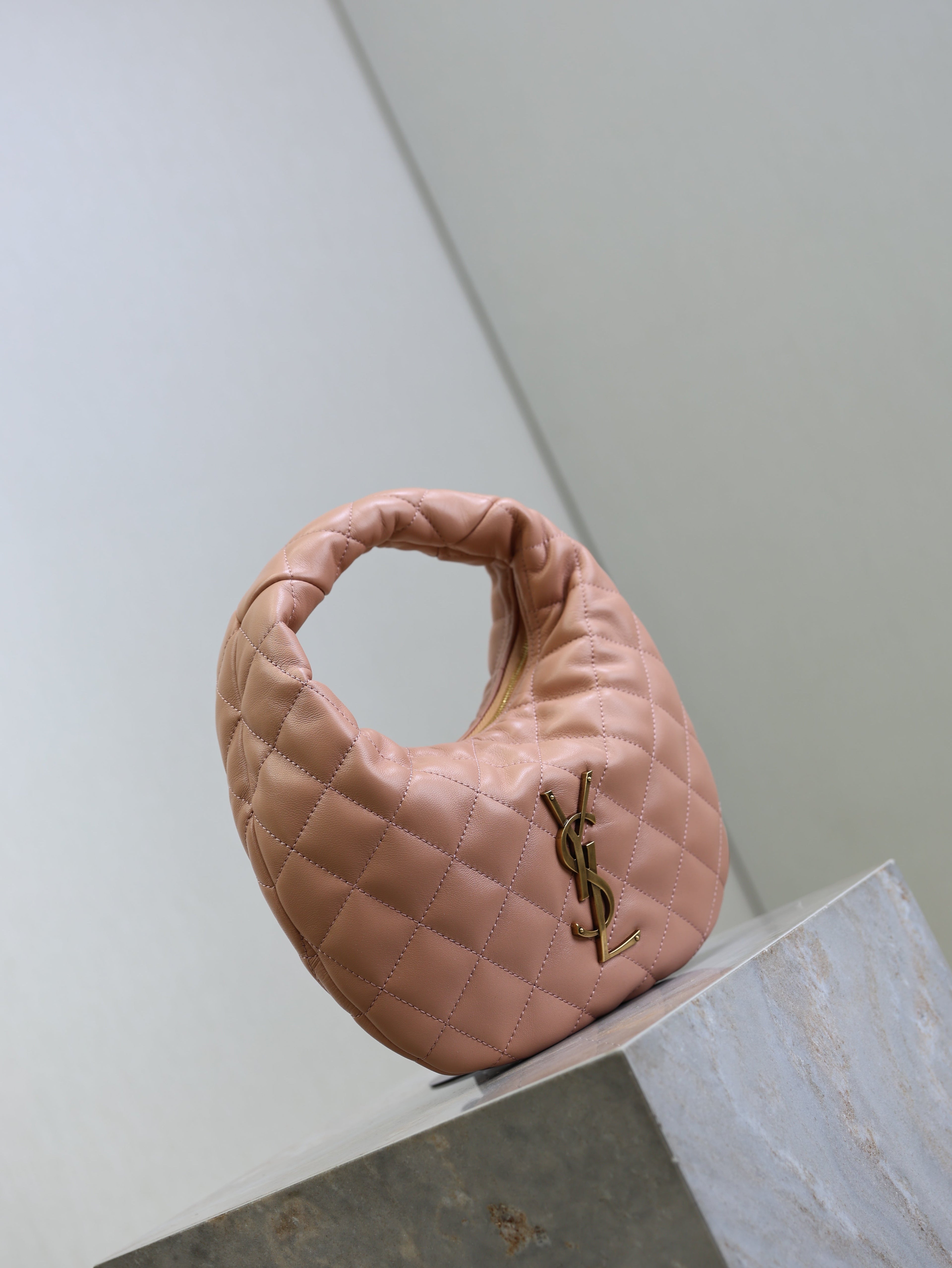 YSL 25S ICARINO 17 IN HORTENSIA QUILTED CALFSKIN GOLD HARDWARE