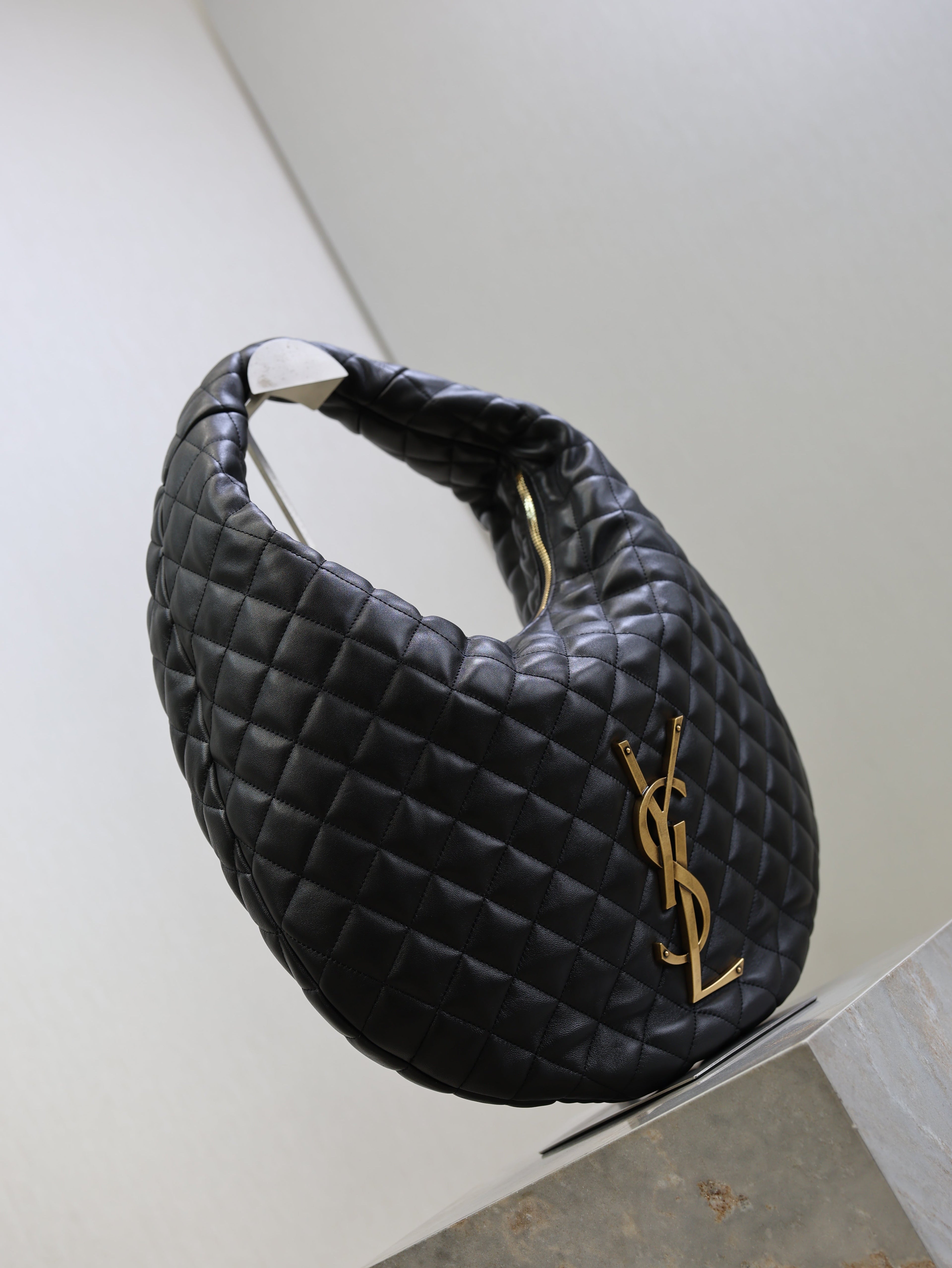 YSL 25S ICARE HOBO 44 IN BLACK QUILTED CALFSKIN GOLD HARDWRE
