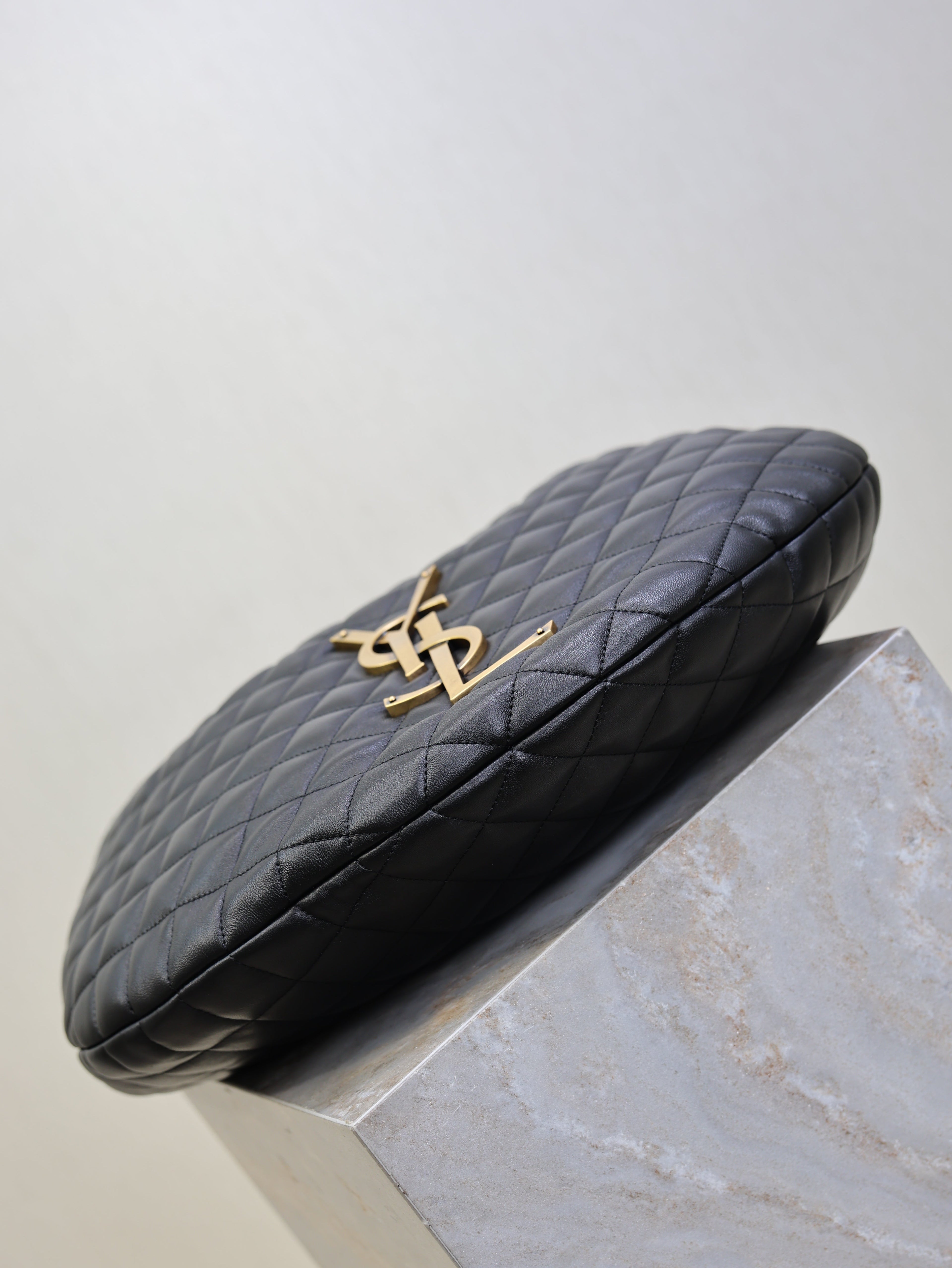 YSL 25S ICARE HOBO 44 IN BLACK QUILTED CALFSKIN GOLD HARDWRE