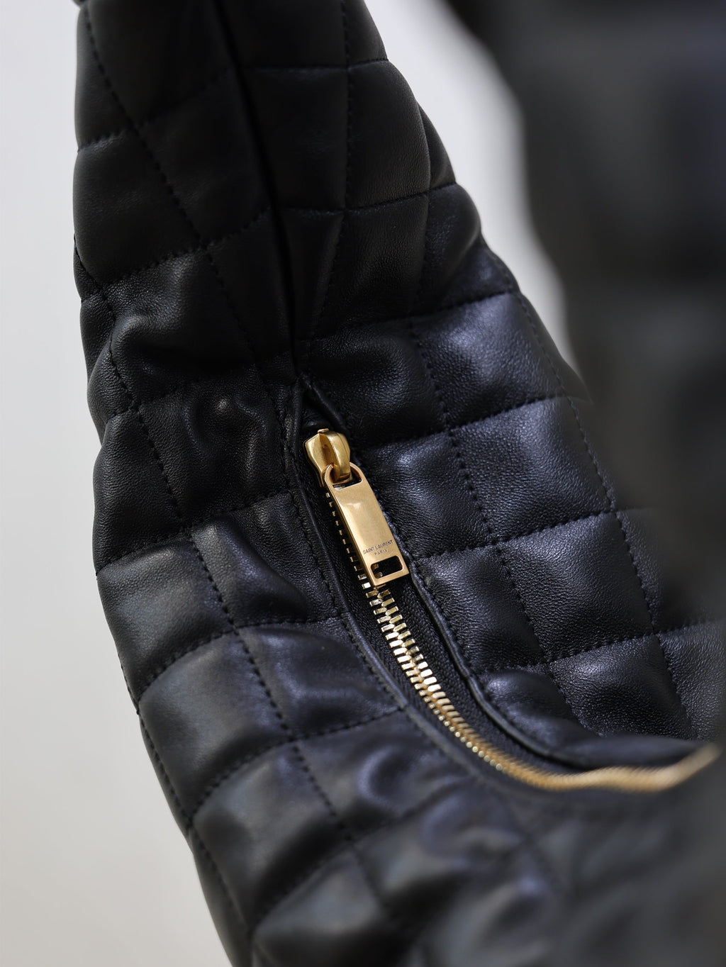 YSL 25S ICARE HOBO 44 IN BLACK QUILTED CALFSKIN GOLD HARDWARE