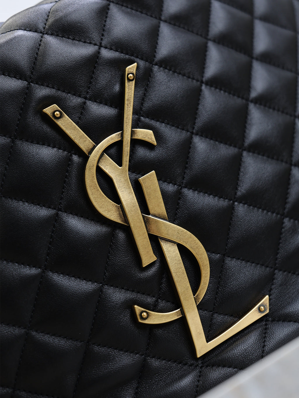 YSL 25S ICARE HOBO 44 IN BLACK QUILTED CALFSKIN GOLD HARDWARE