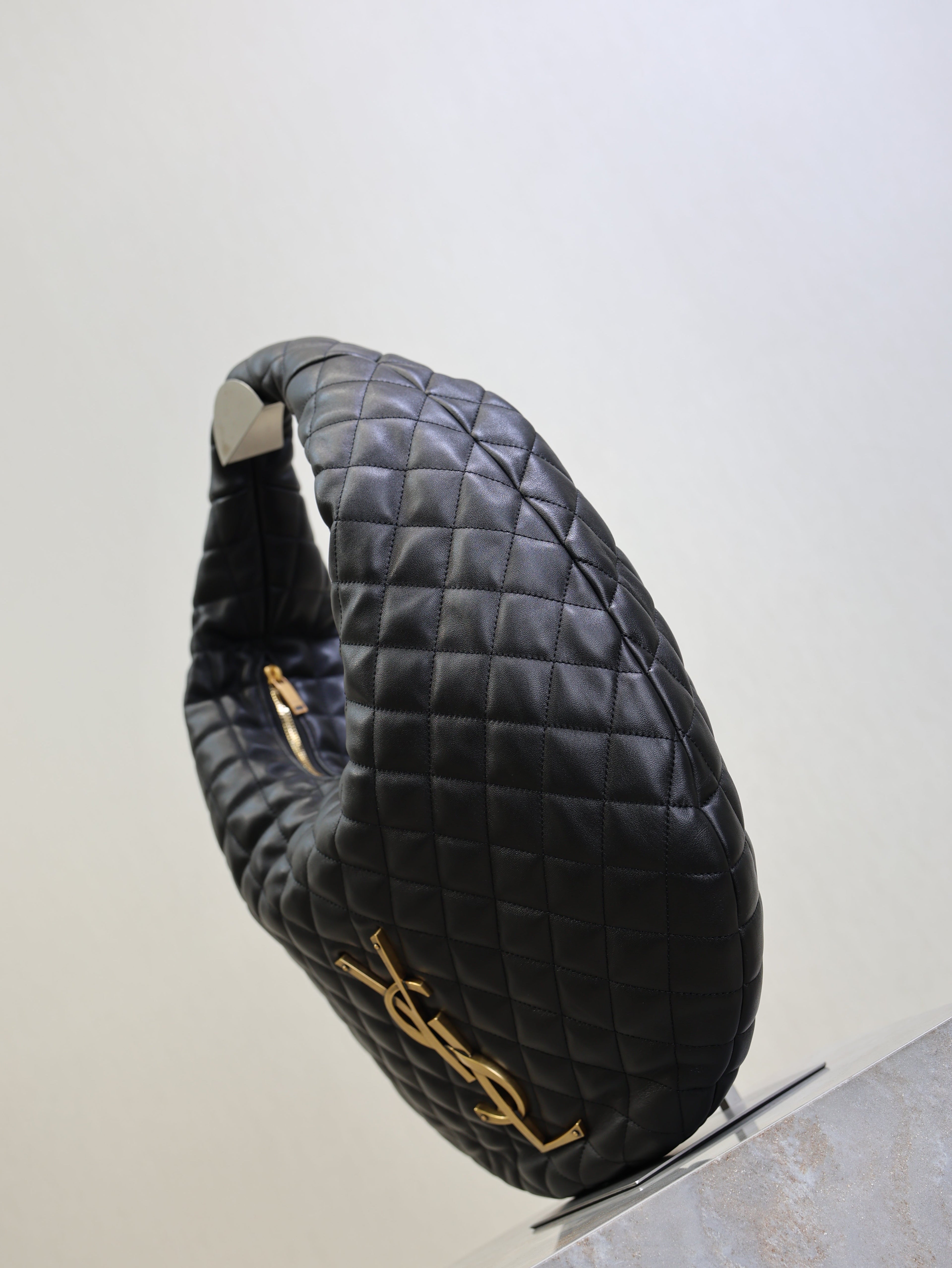 YSL 25S ICARE HOBO 44 IN BLACK QUILTED CALFSKIN GOLD HARDWRE