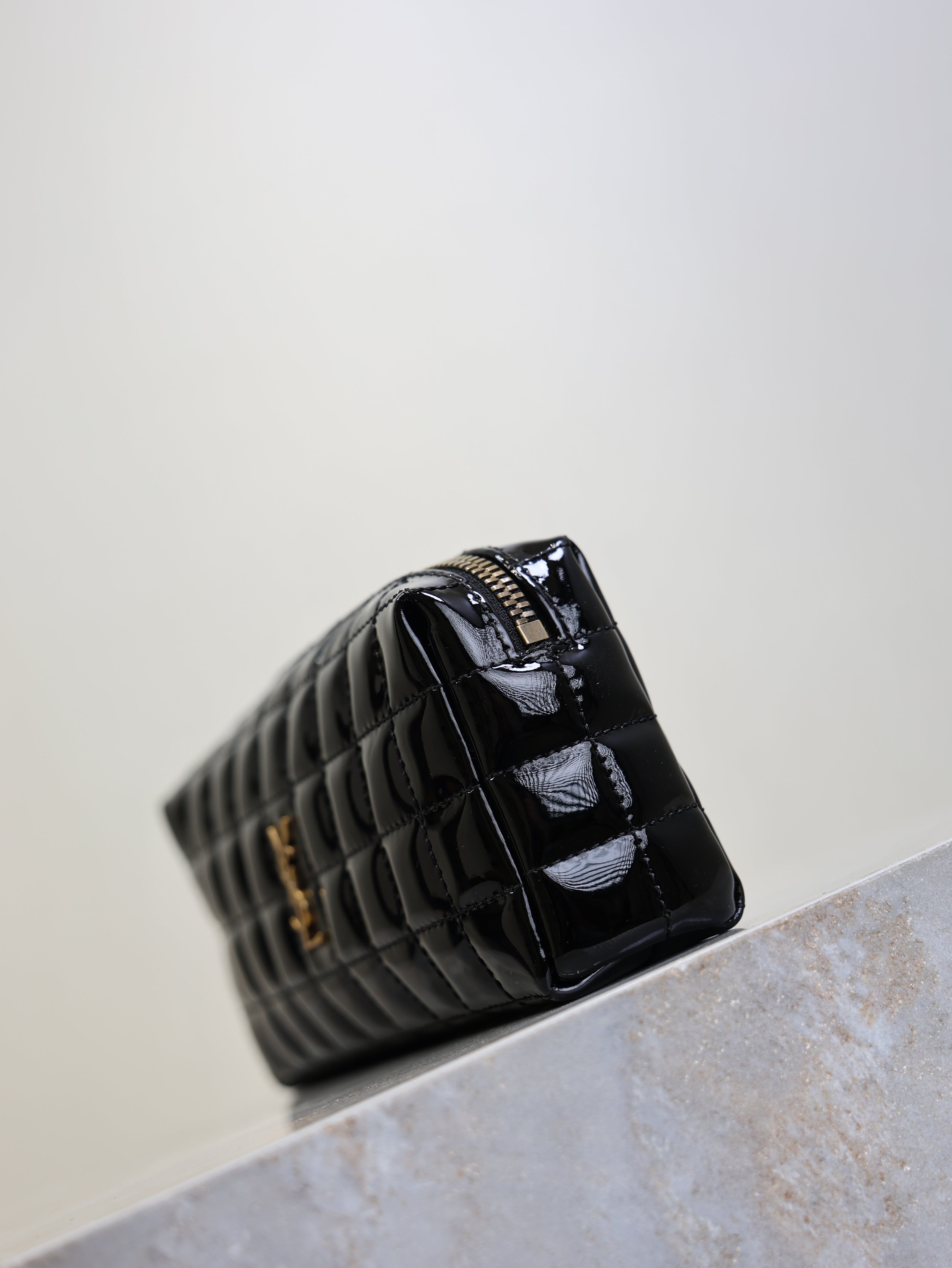 YSL 25S CASSANDRE MATELASSÉ CARRÉ POUCH ON CHAIN 18 IN BLACK SHINY CALFSKIN