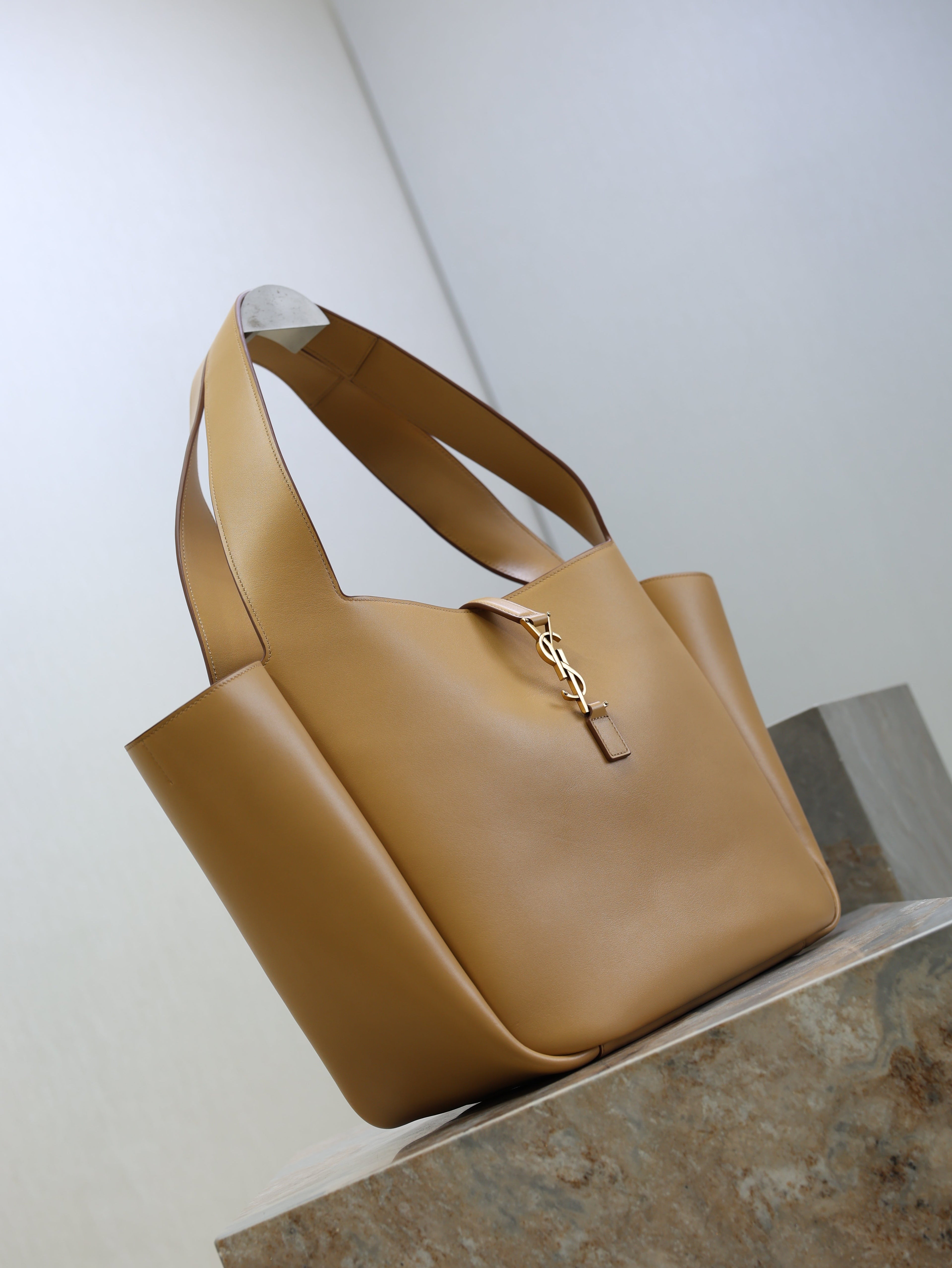 YSL 25S LE 5 À 7 BEA 50 IN DARK CARAMEL CALFSKIN GOLD HARDWRE