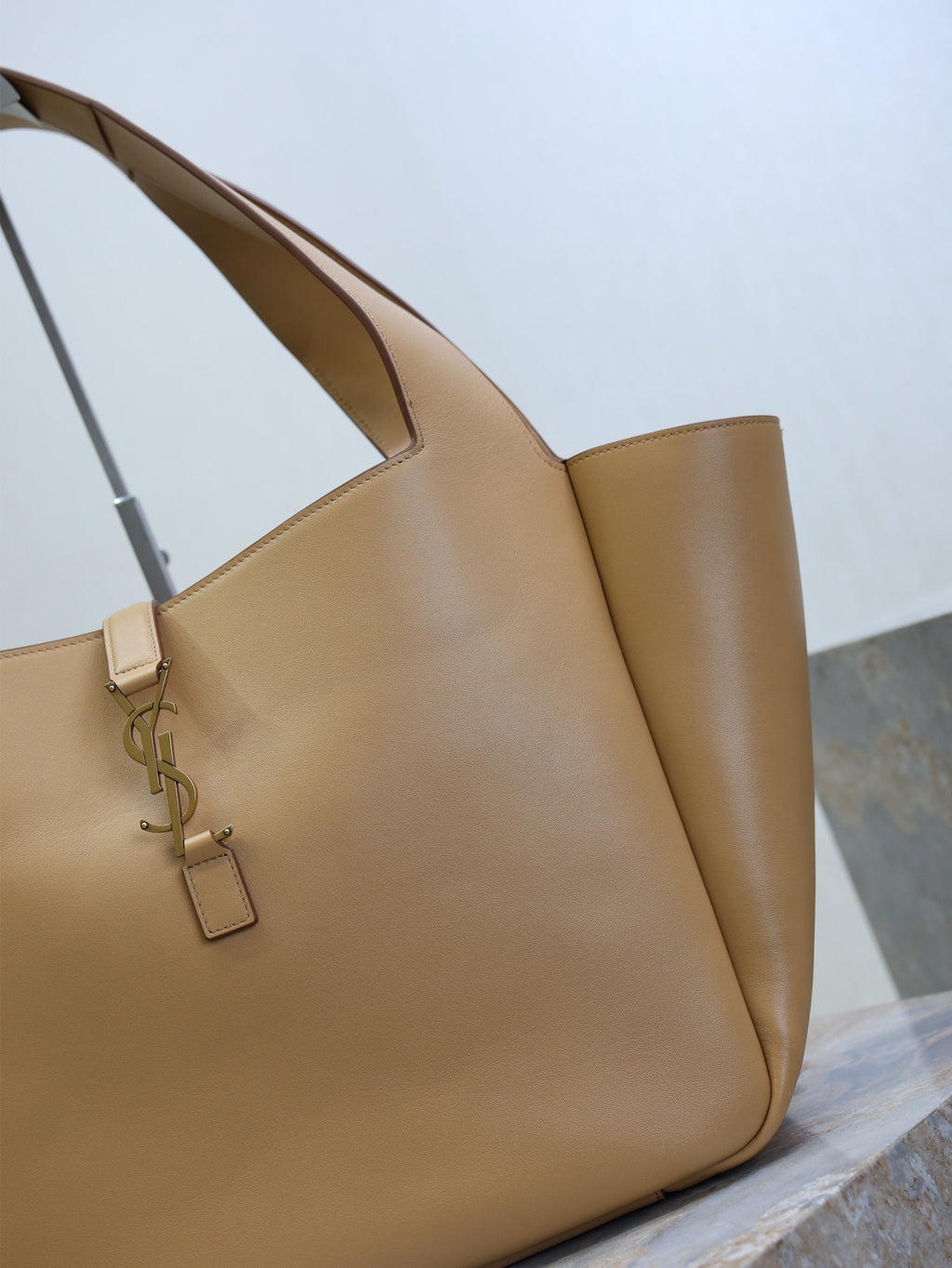 YSL 25S LE 5 À 7 BEA 50 IN DARK CARAMEL CALFSKIN GOLD HARDWARE