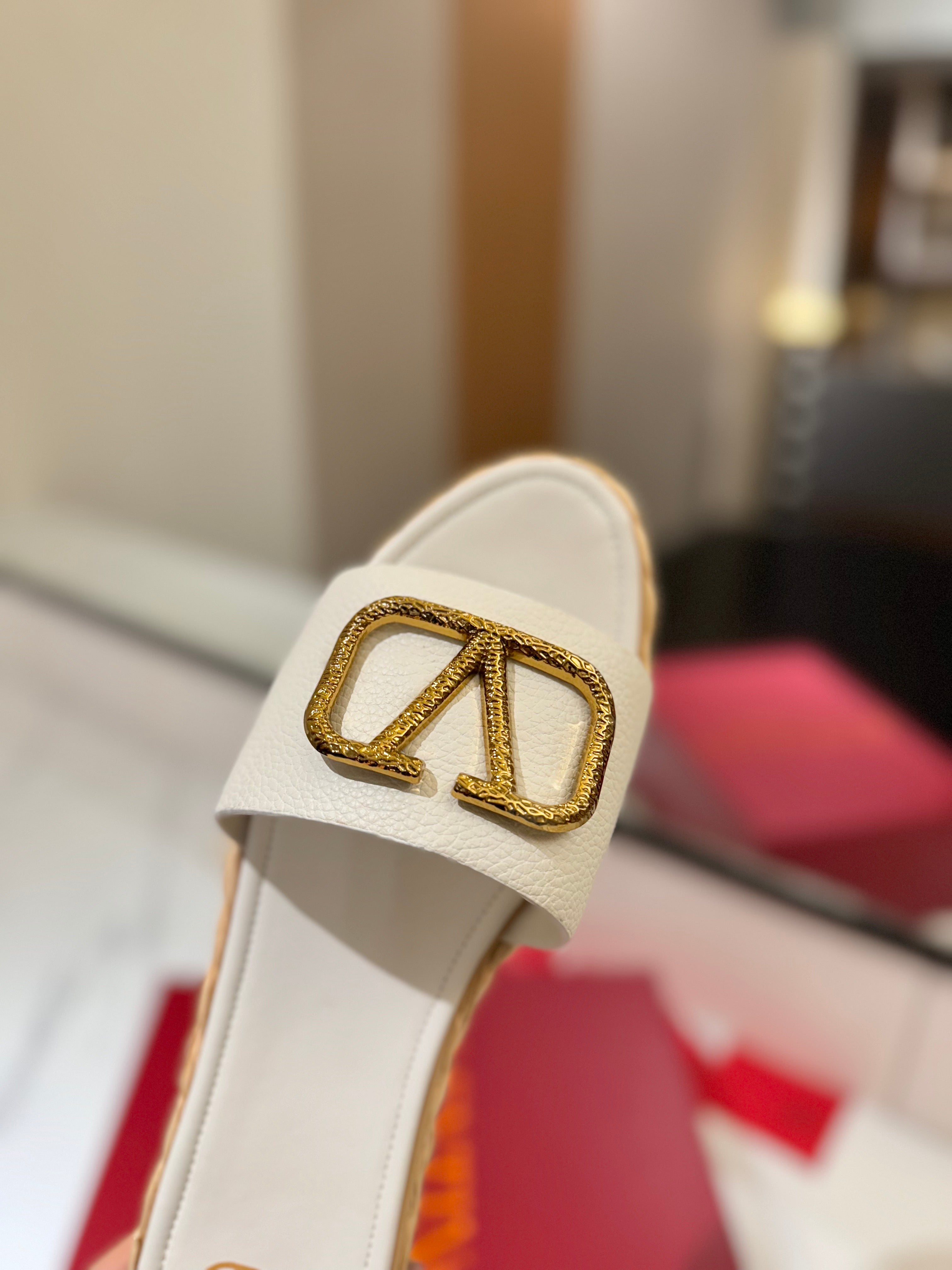 VLTN ESPADRILLE SLIDES 25S IN WHITE LAMBSKIN STYLE 3