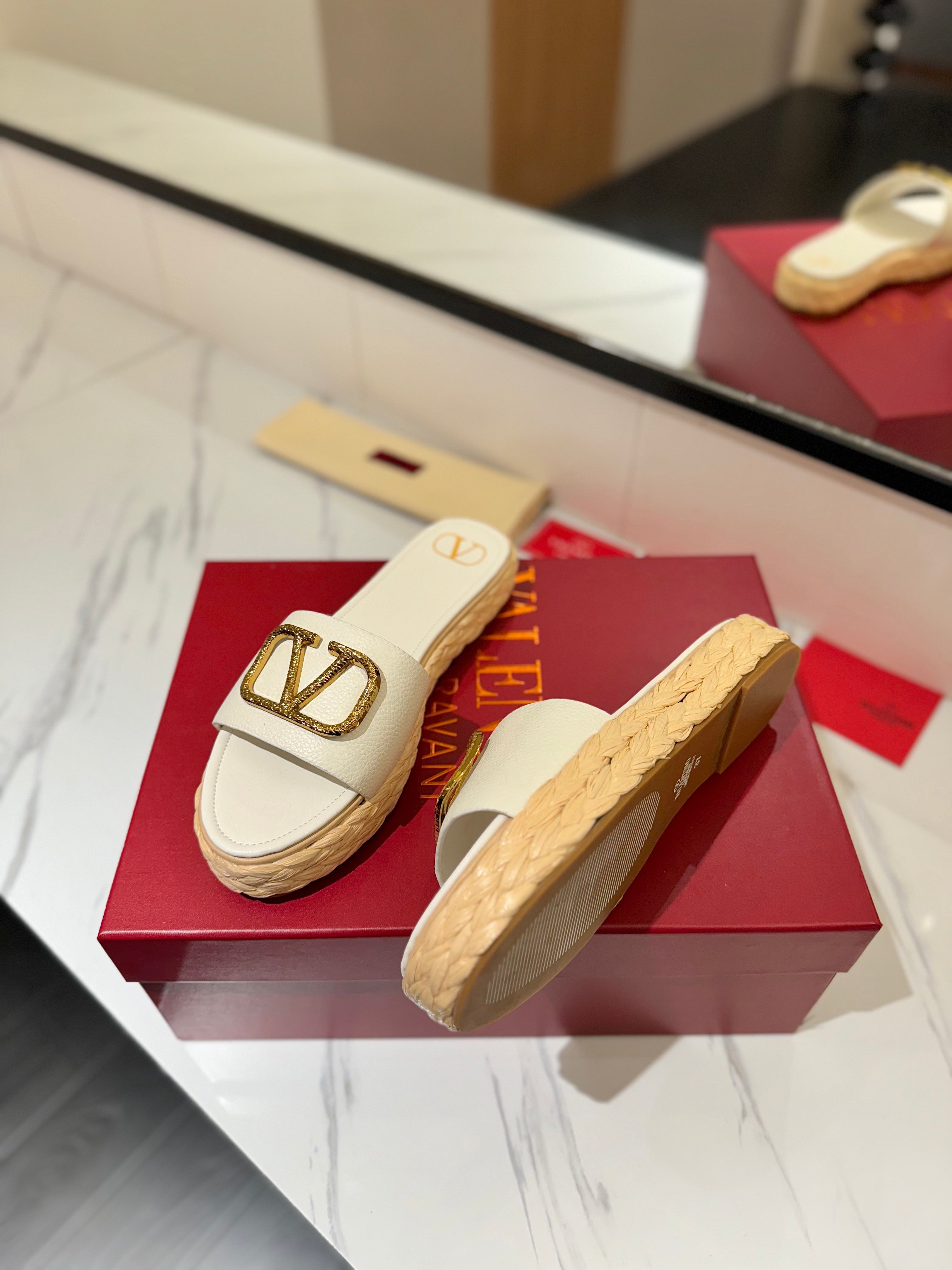 VLTN ESPADRILLE SLIDES 25S IN WHITE LAMBSKIN STYLE 3